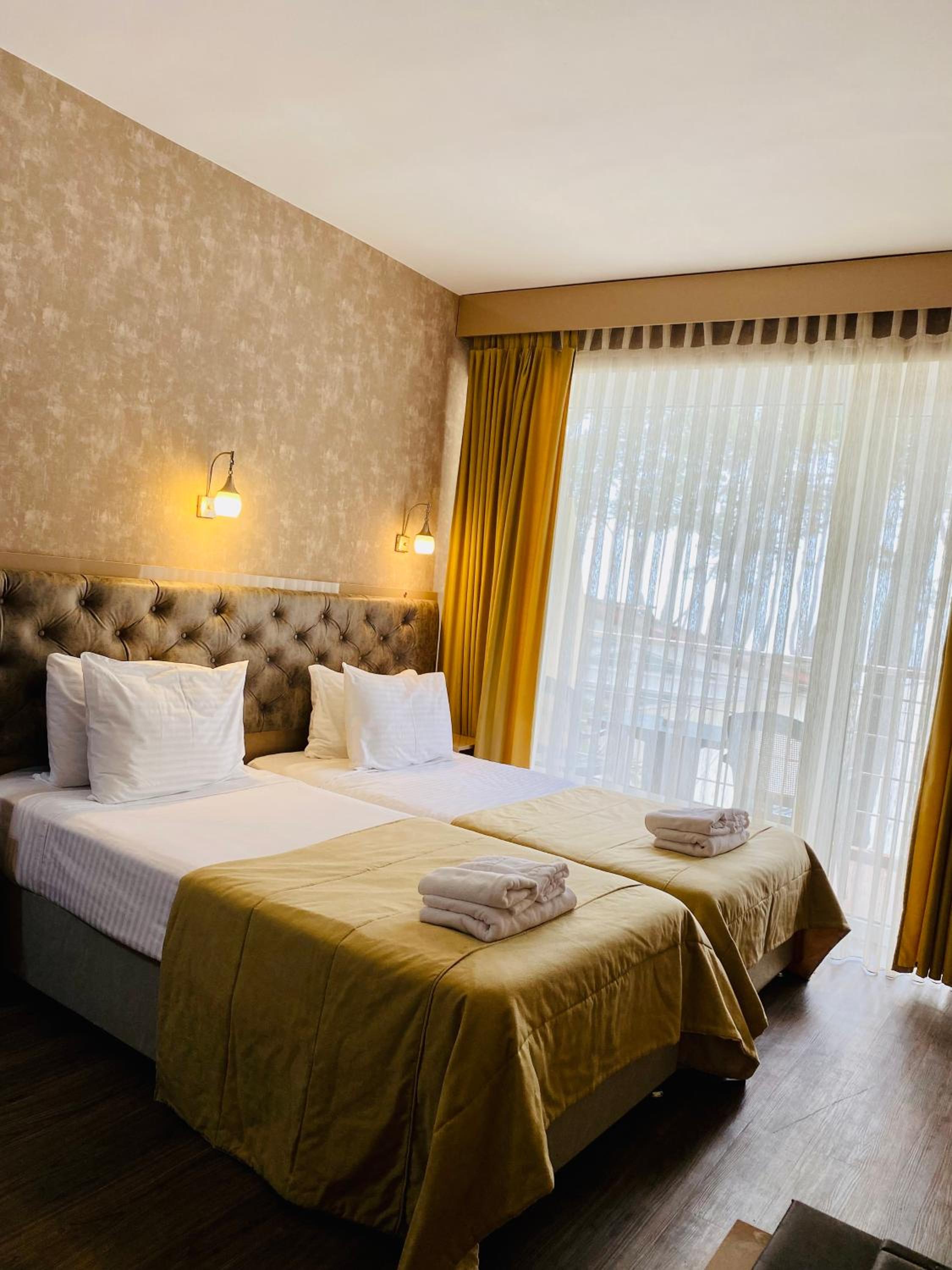 Junior Suite with Twin Beds - Photo 4
