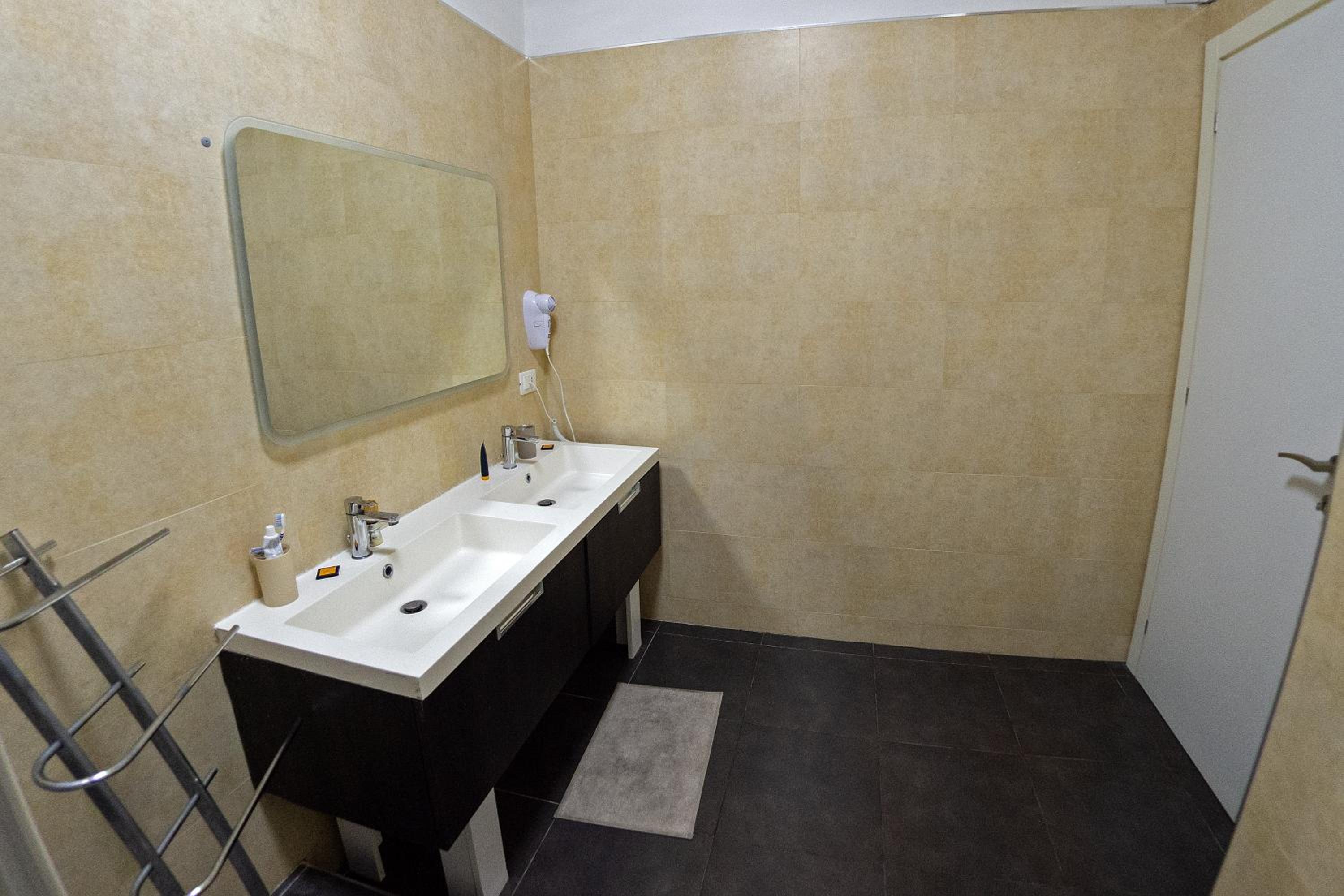 Large Double Room photo 3
