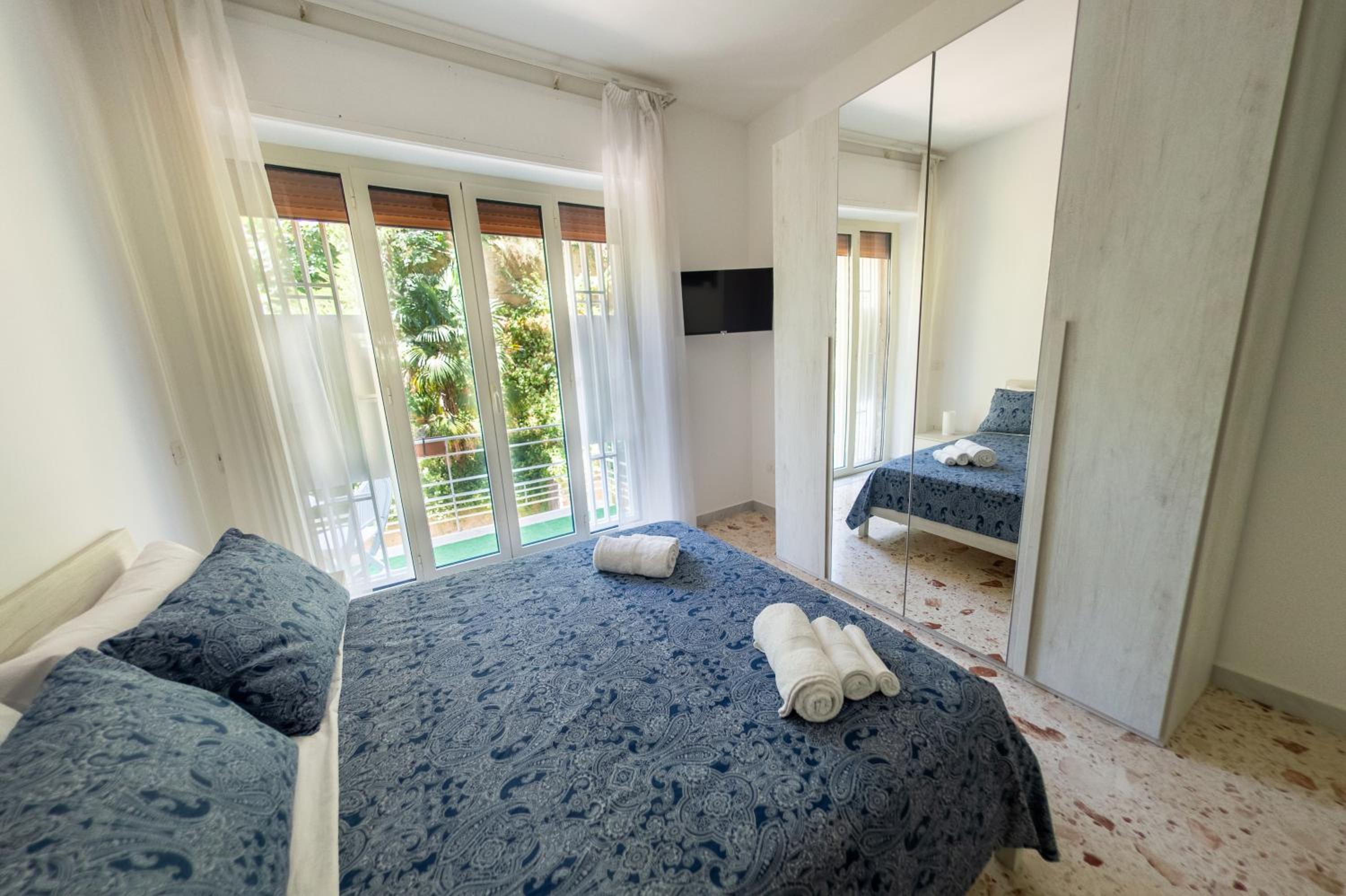 Family Room with Private Bathroom photo 2