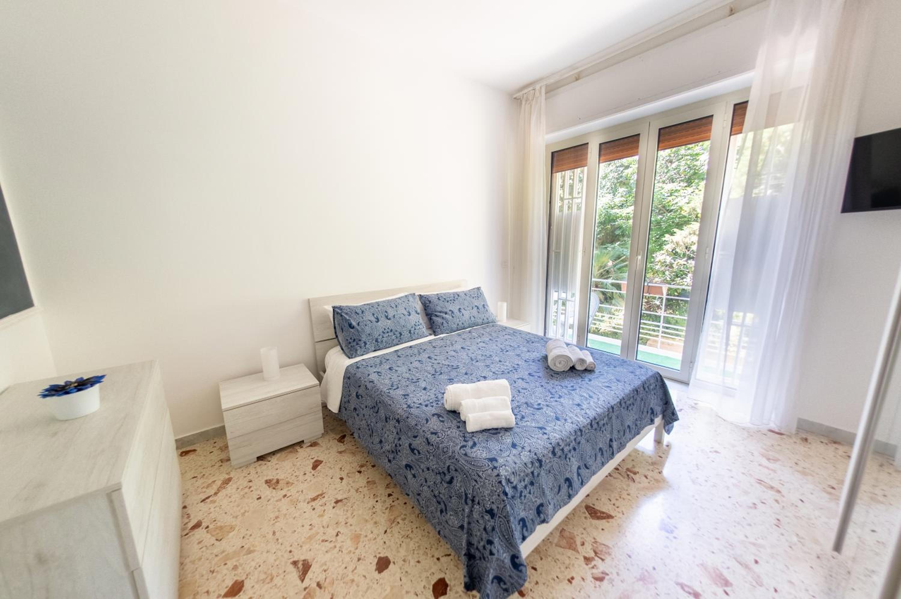 Large Double Room photo 1