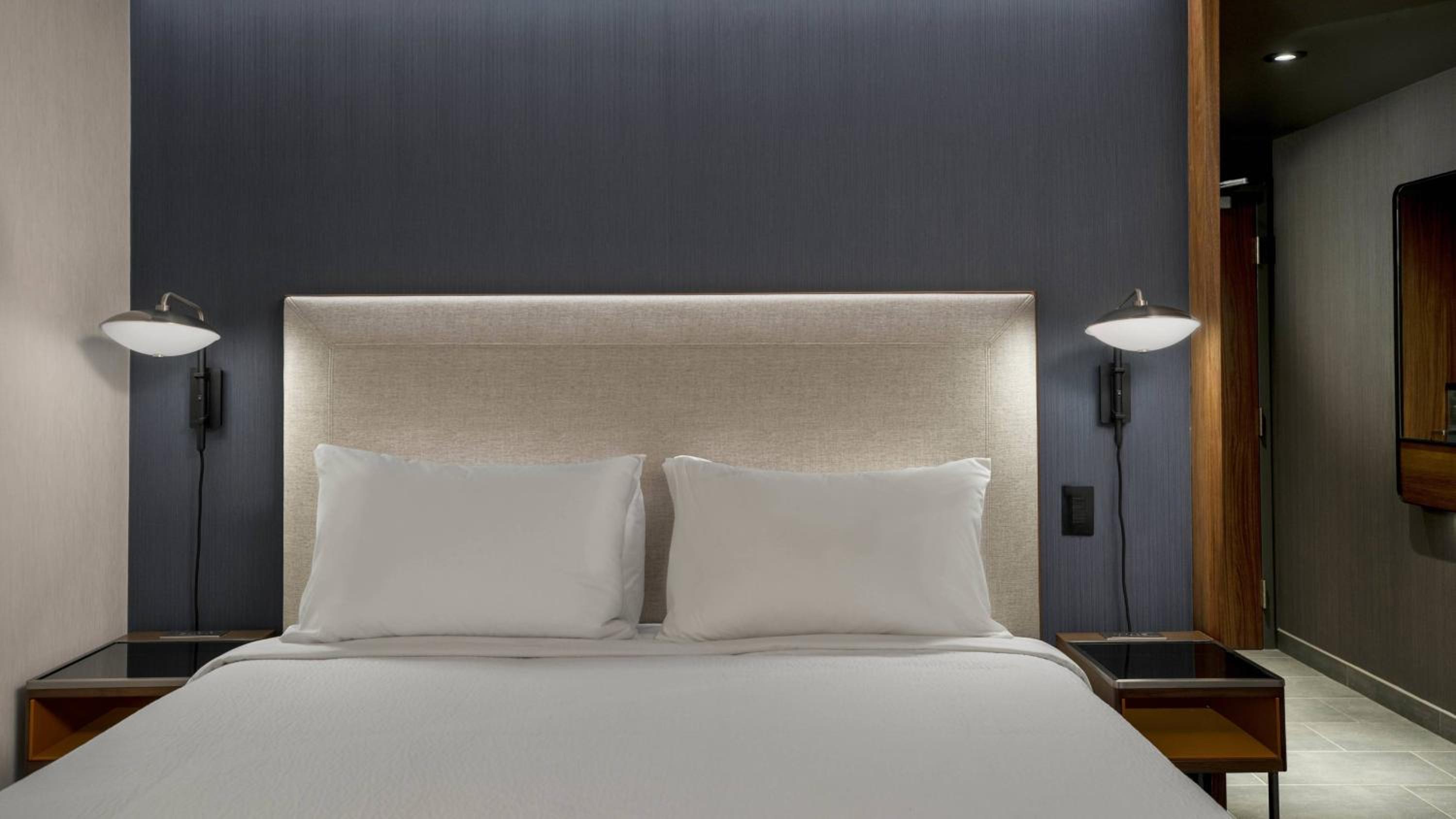 King Room with Sofa Bed - Photo 1
