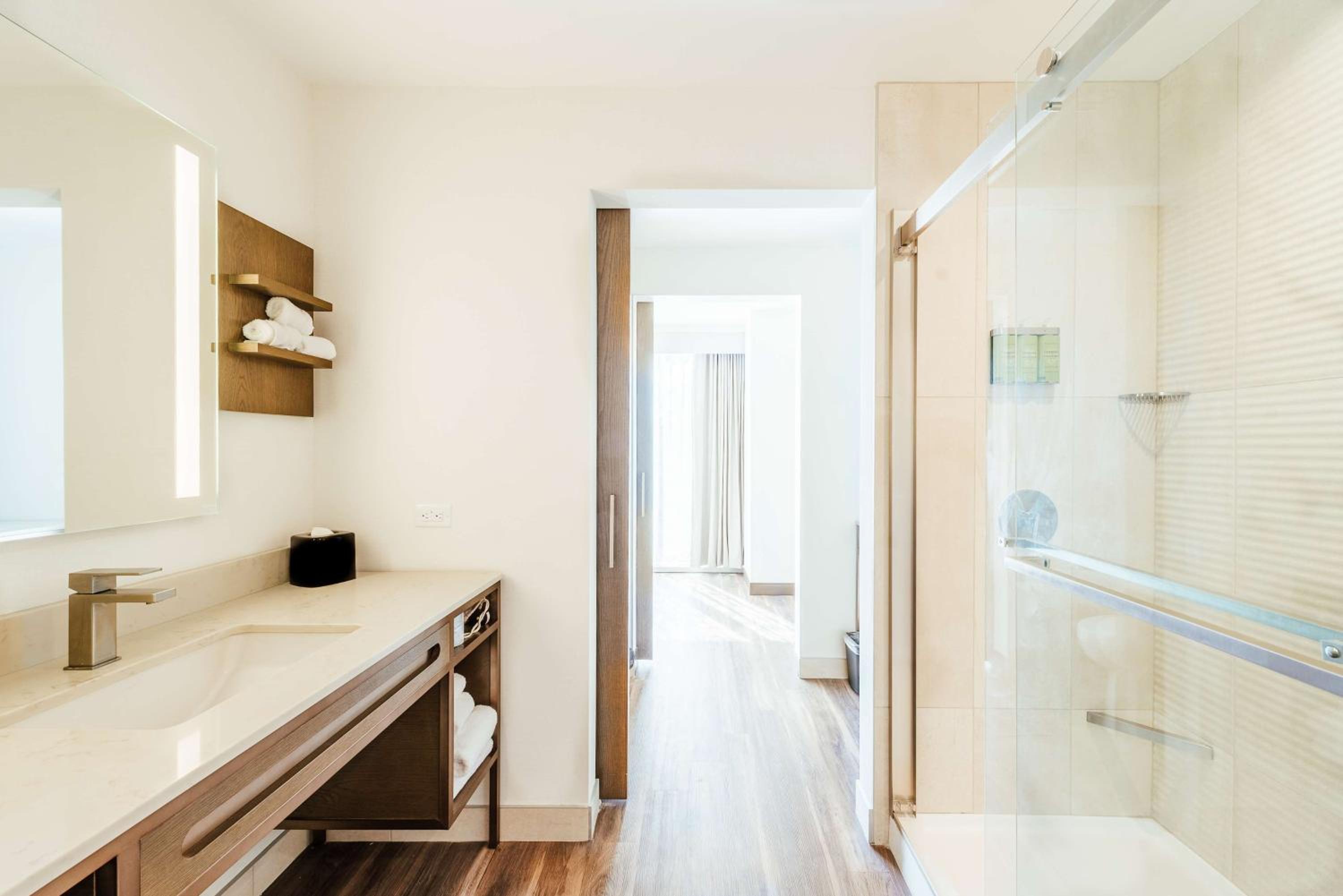 One-Bedroom Corner King Suite with View
