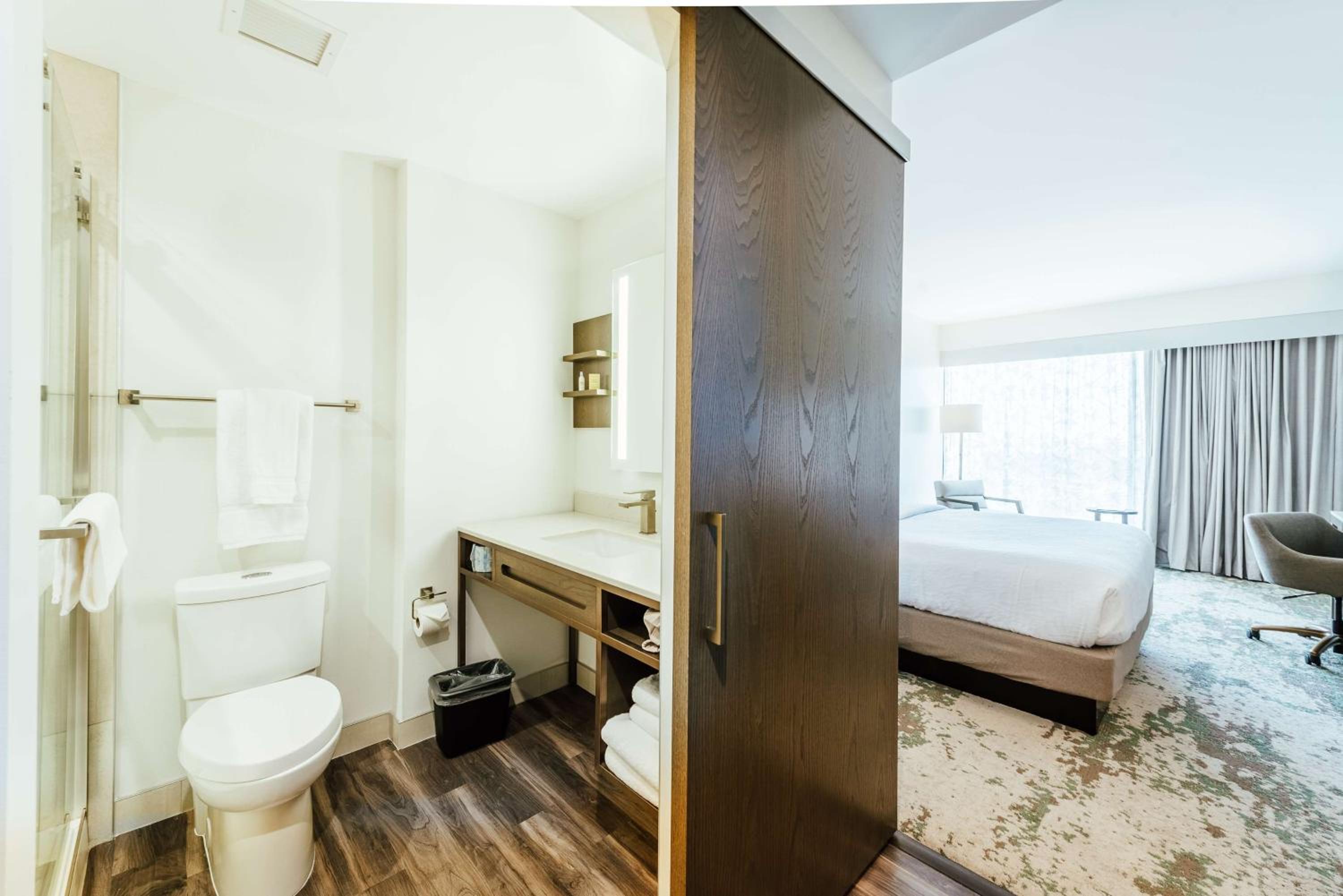 King Room - High Floor thumbnail 6