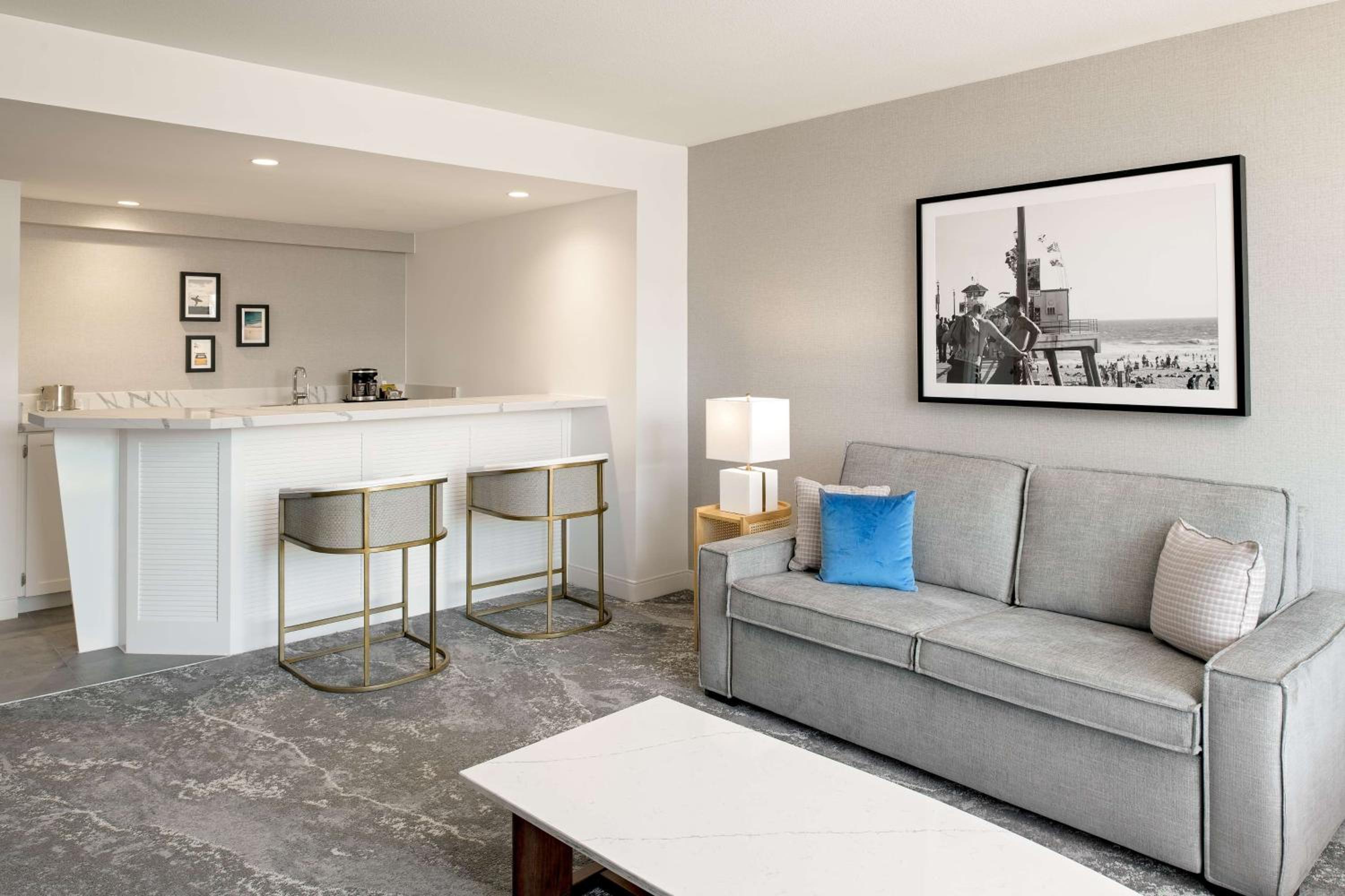 One-Bedroom California King Suite - Non-Smoking thumbnail 5