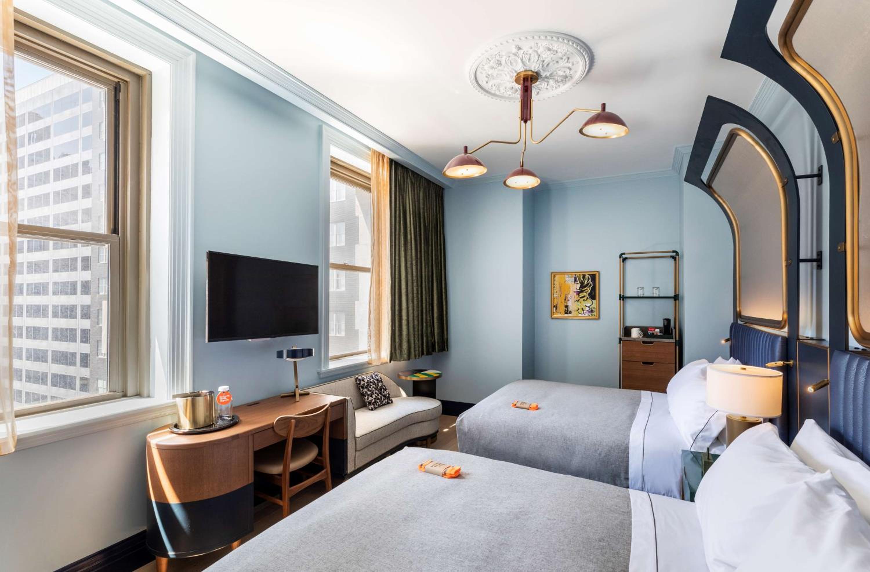 Premium Queen Room with Two Queen Beds - City View - Photo 2