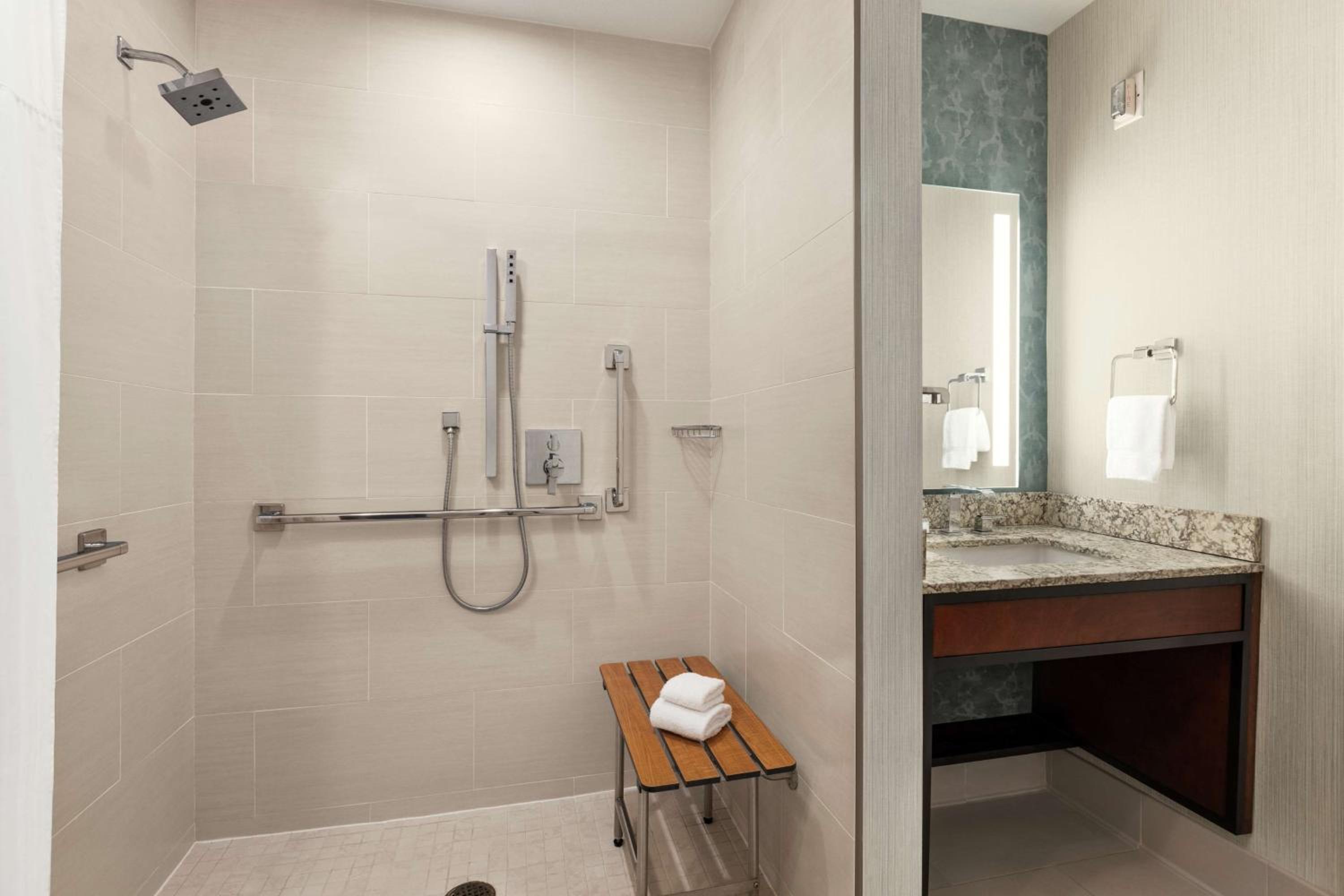 Two Queen Suite - Hearing Accessible  - Photo 4