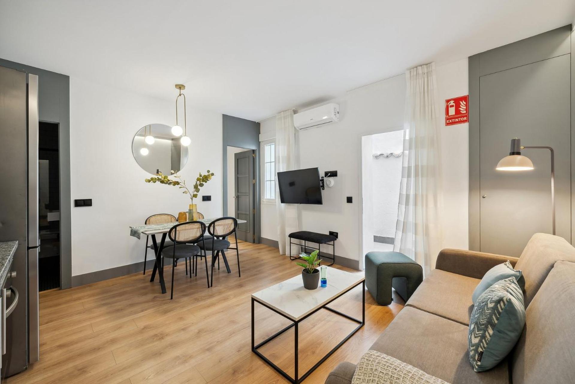 One-Bedroom Apartment with terrace photo 3
