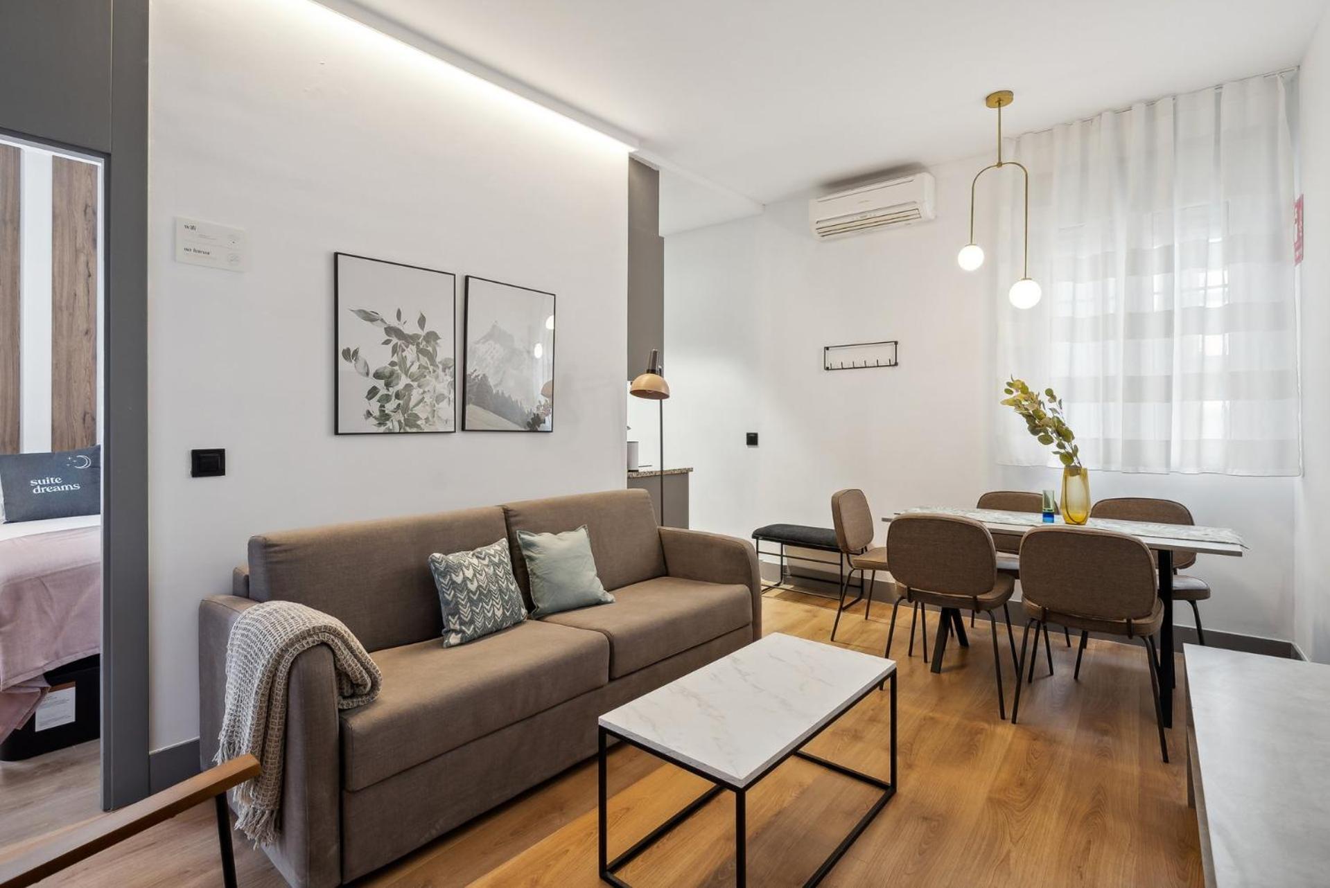 Apartamento de dos habitaciones con sofá cama