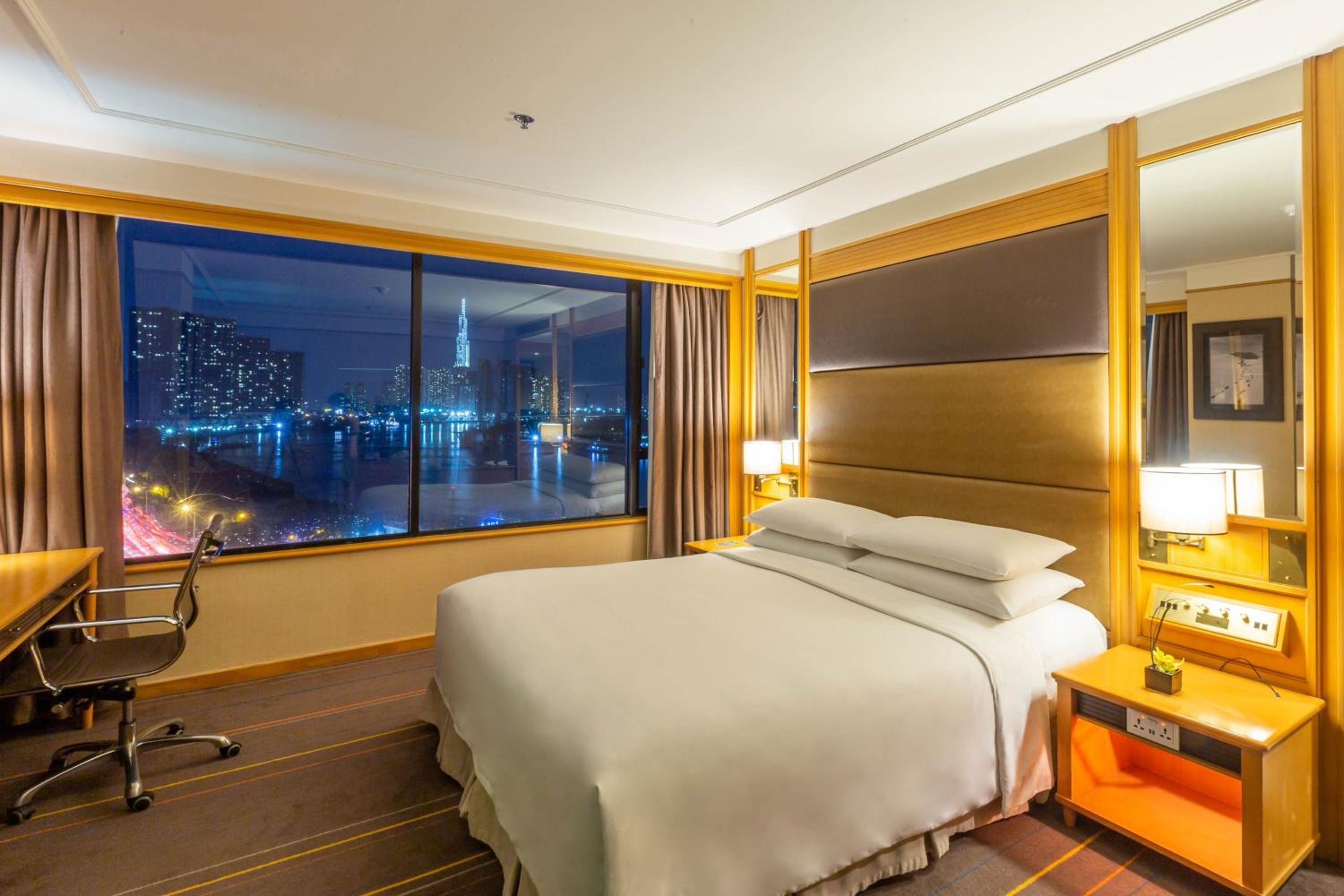 Executive King Studio / Club Level, River View