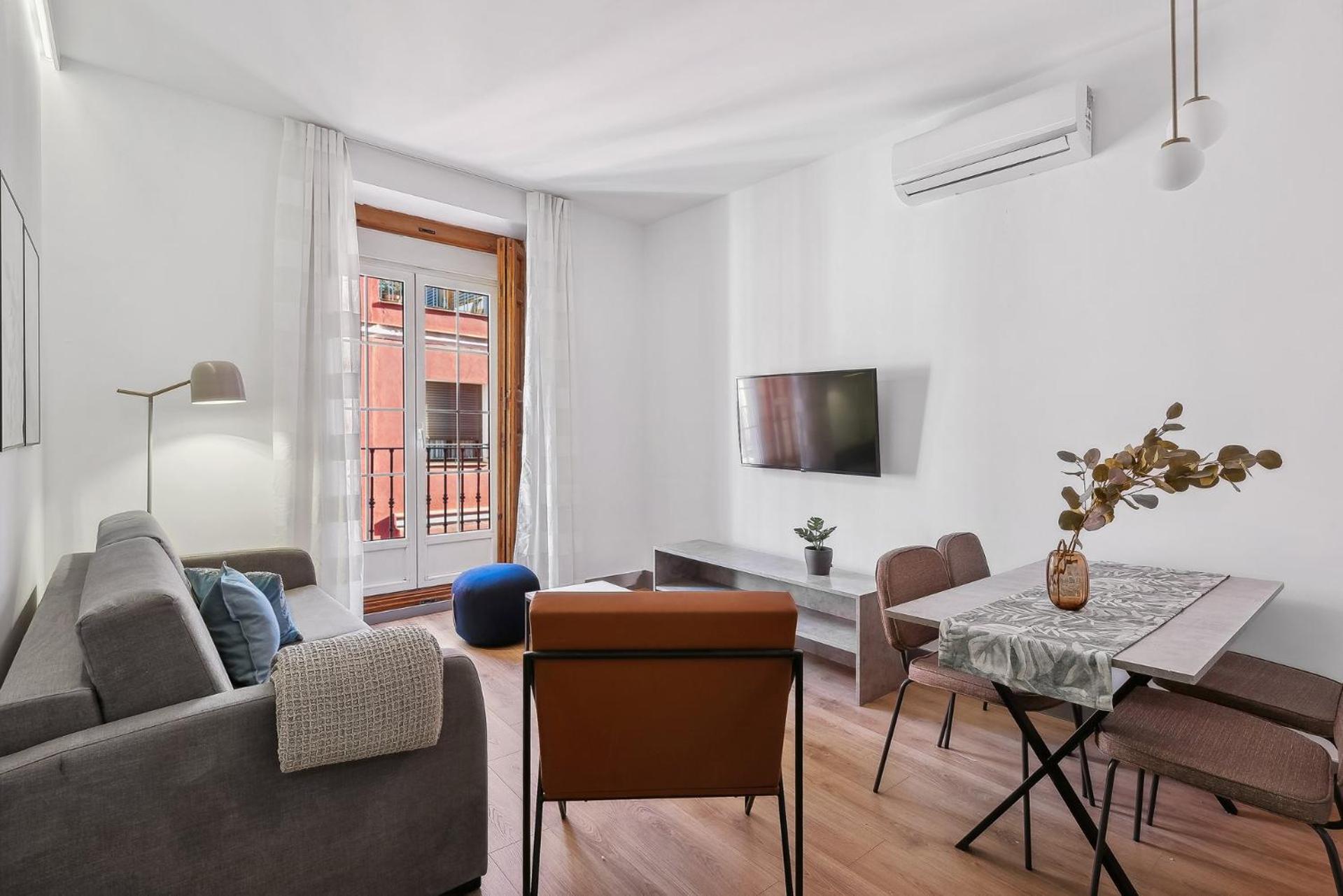 Apartamento de una habitación con balcón
