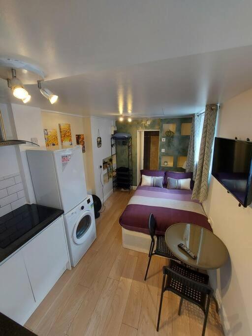 One-Bedroom Apartment photo 3