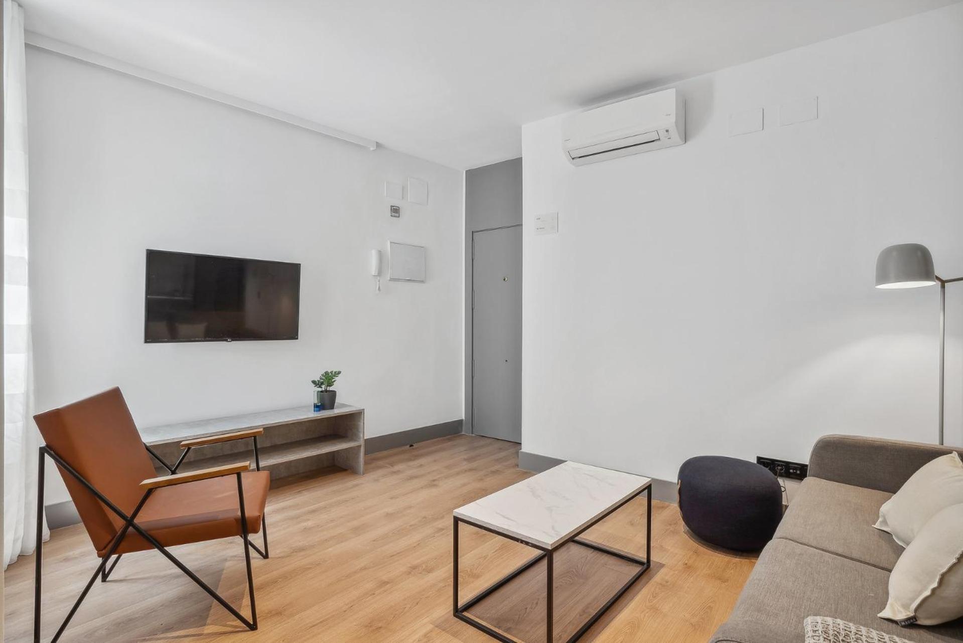 One-Bedroom Apartment photo 2