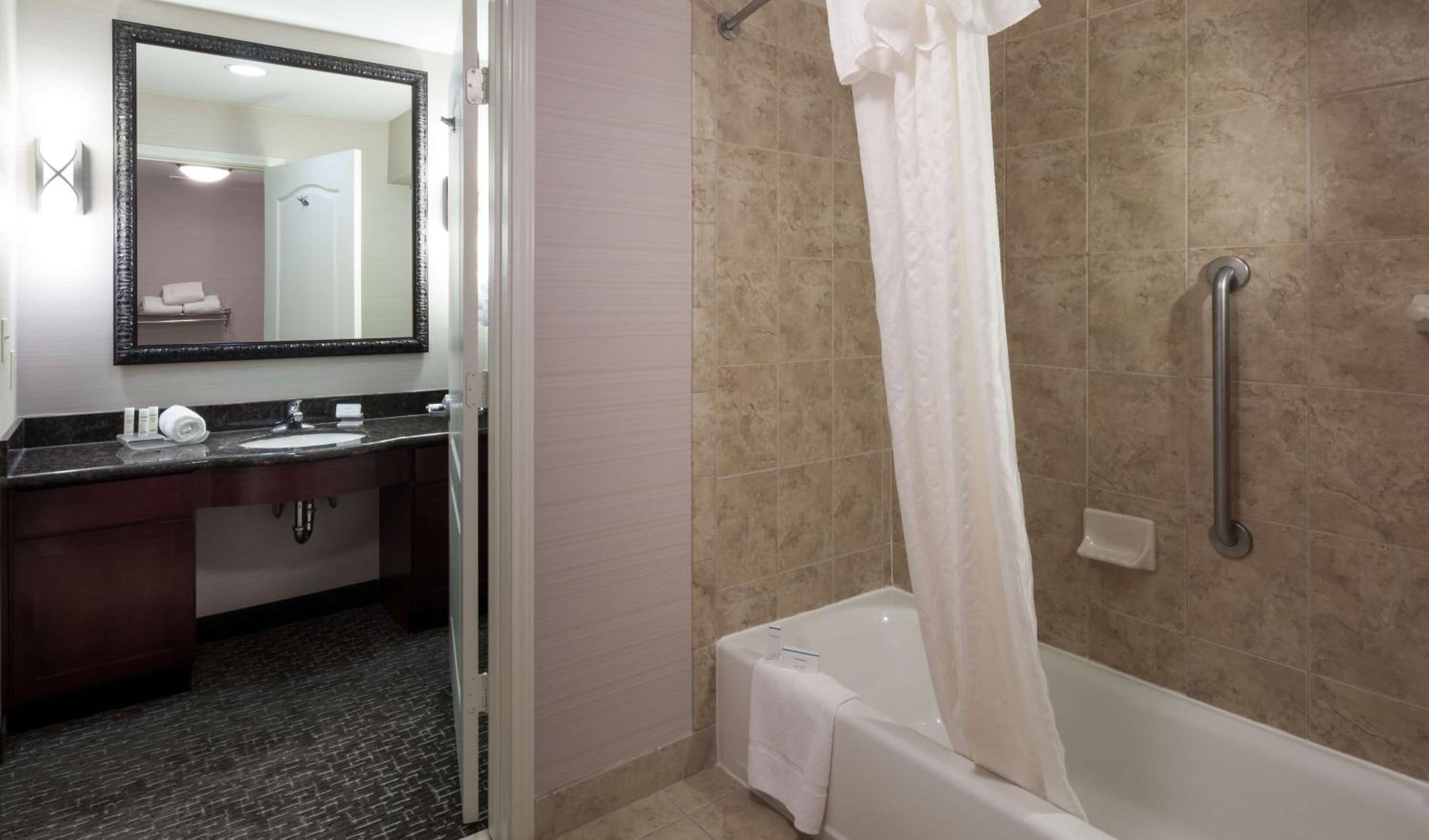 King Suite - Mobility Access/Non-Smoking - Photo 5