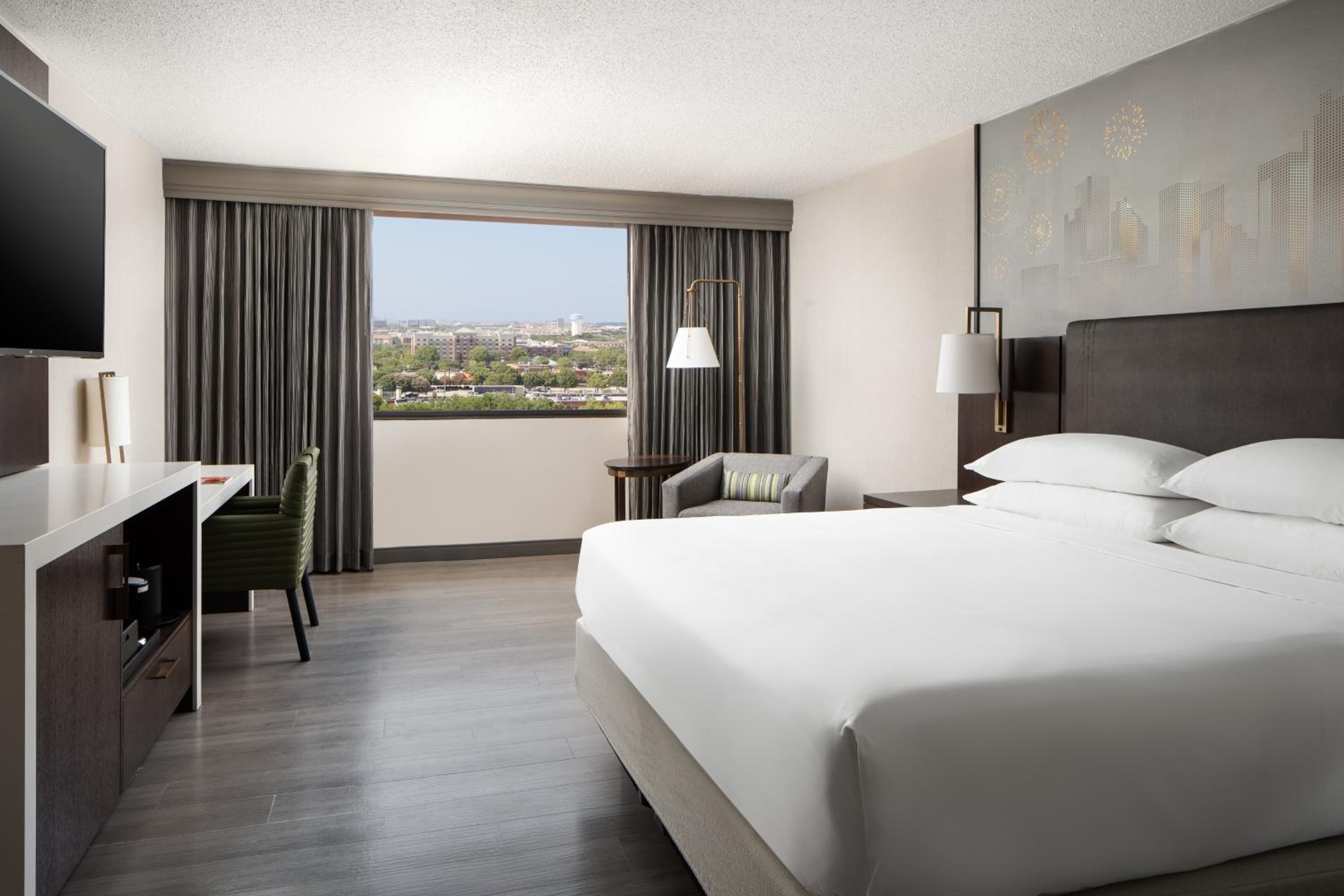 Deluxe King Room - High Floor