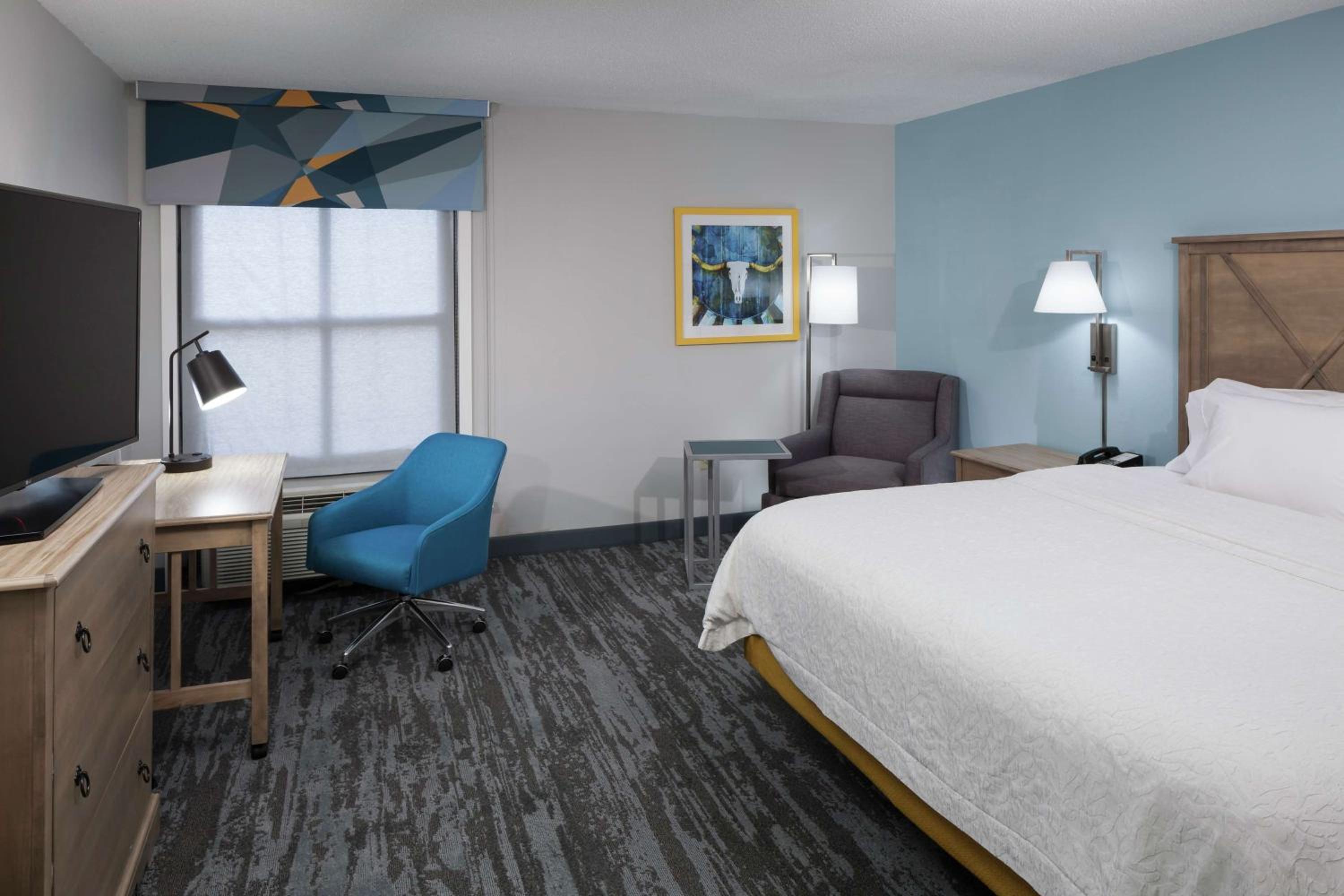 King Room with King Bed - Non-Smoking - Photo 1