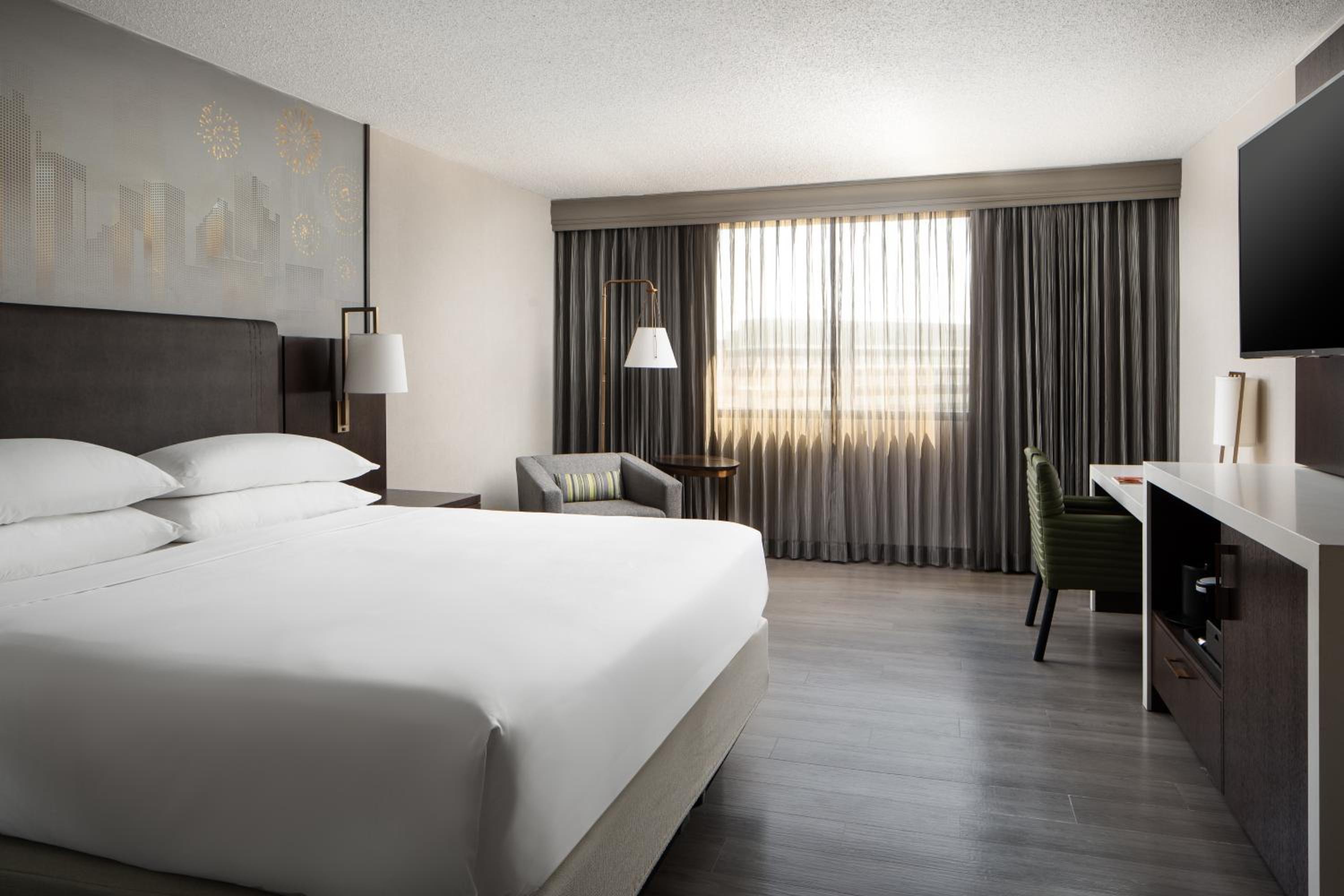 King Room at Dallas-Addison Marriott Quorum by the Galleria in Addison
