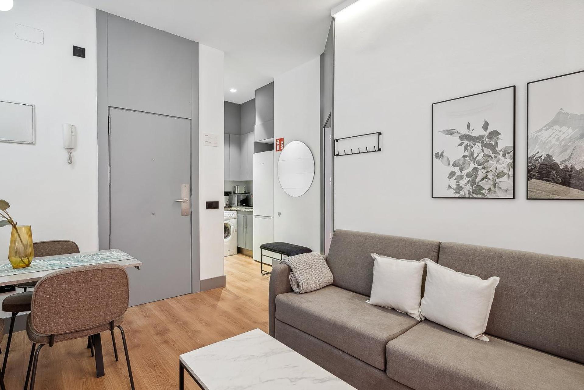 Apartamento de una habitación con balcón