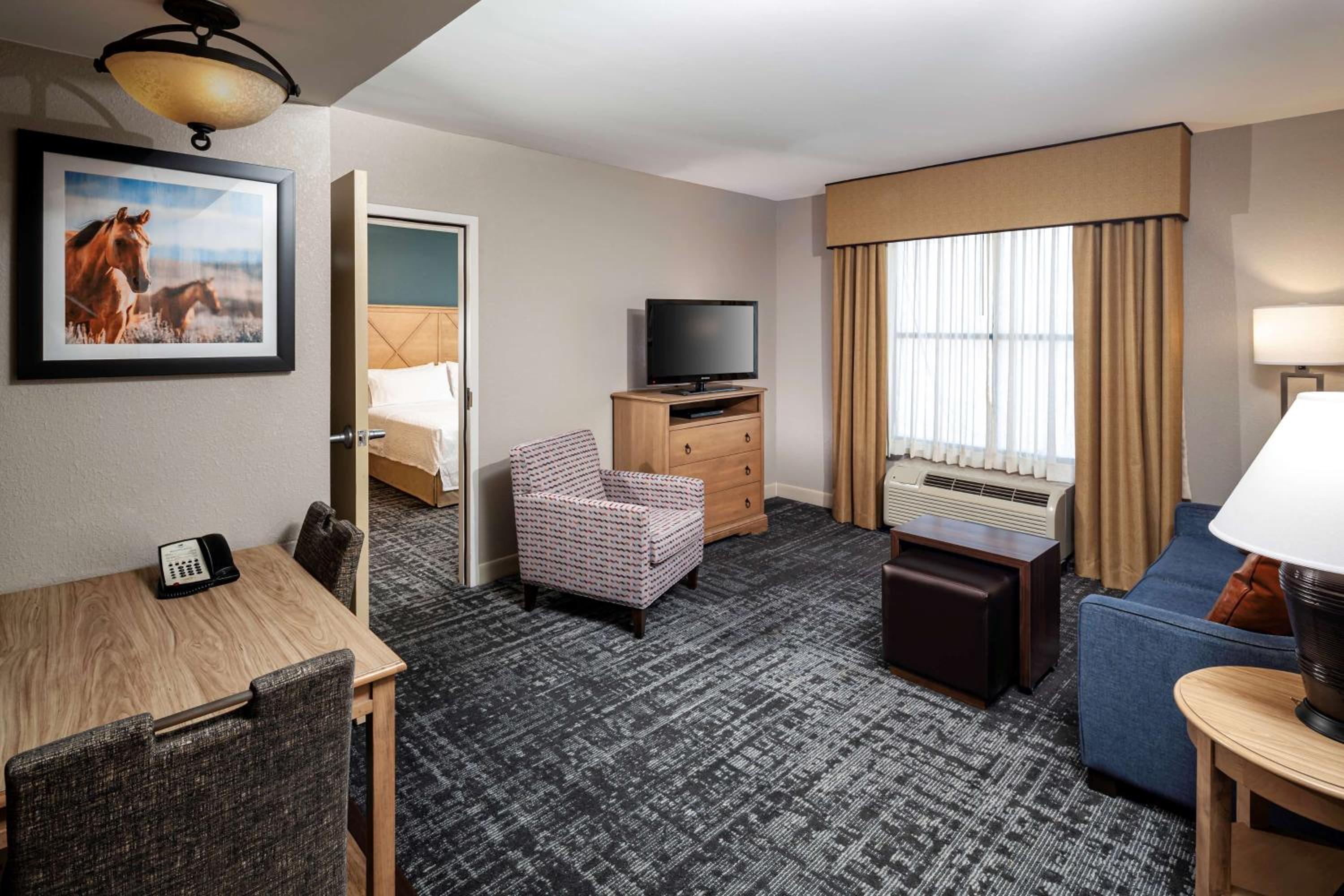 One-Bedroom King Suite - Photo 2