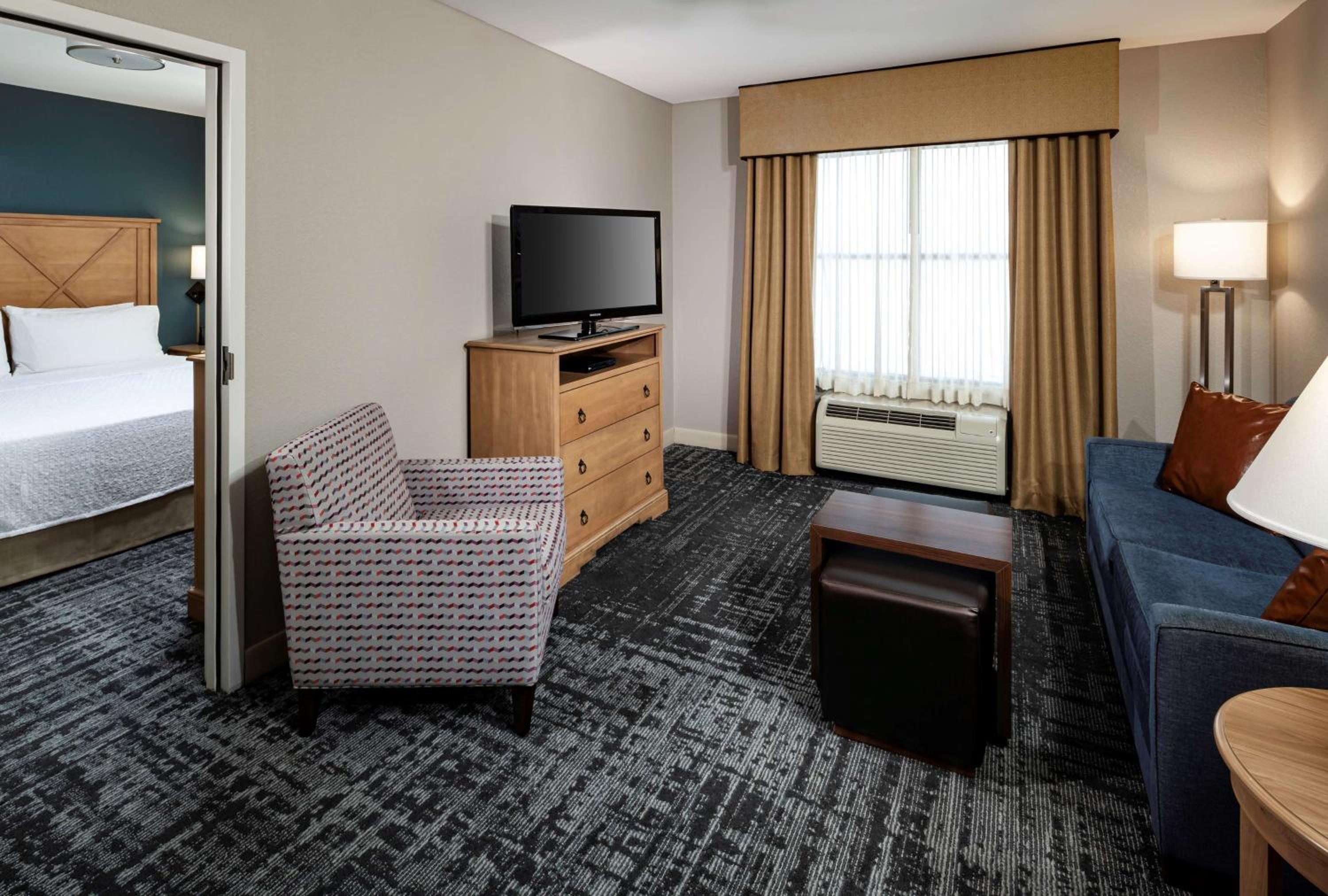 King Suite - Mobility Access/Non-Smoking - Photo 2