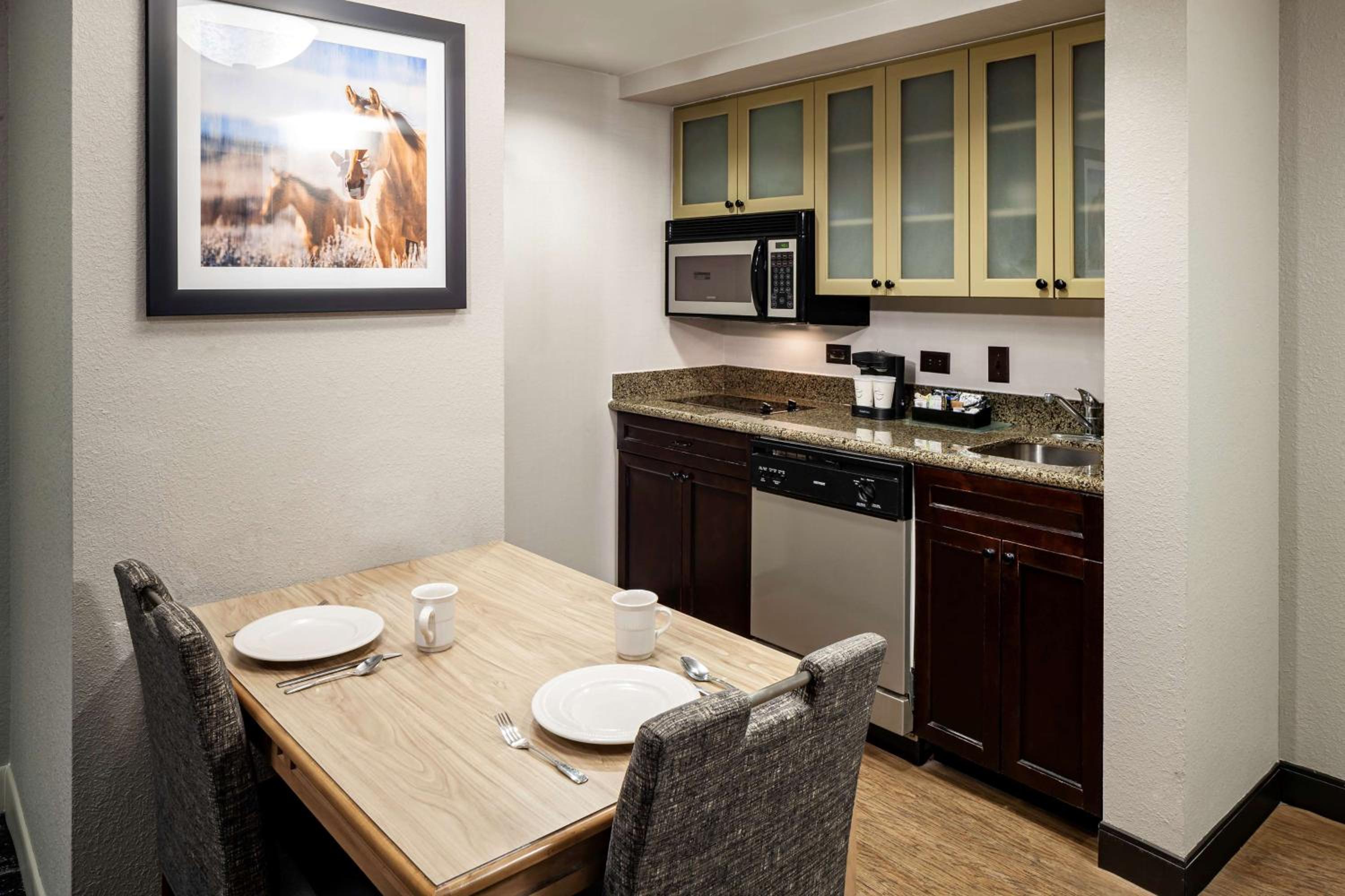 One-Bedroom King Suite - Photo 4