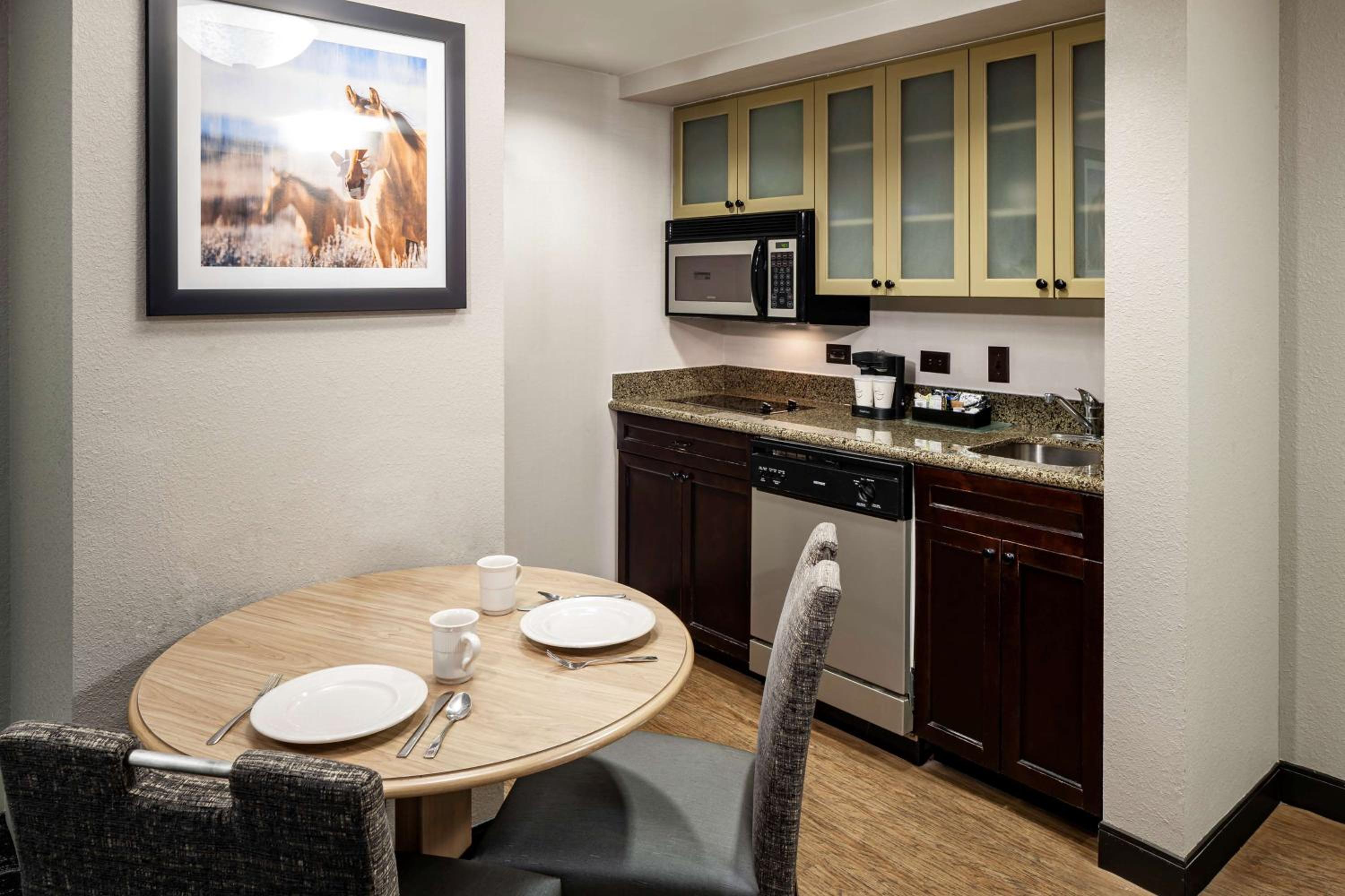 King Studio Suite - Non-Smoking - Photo 4