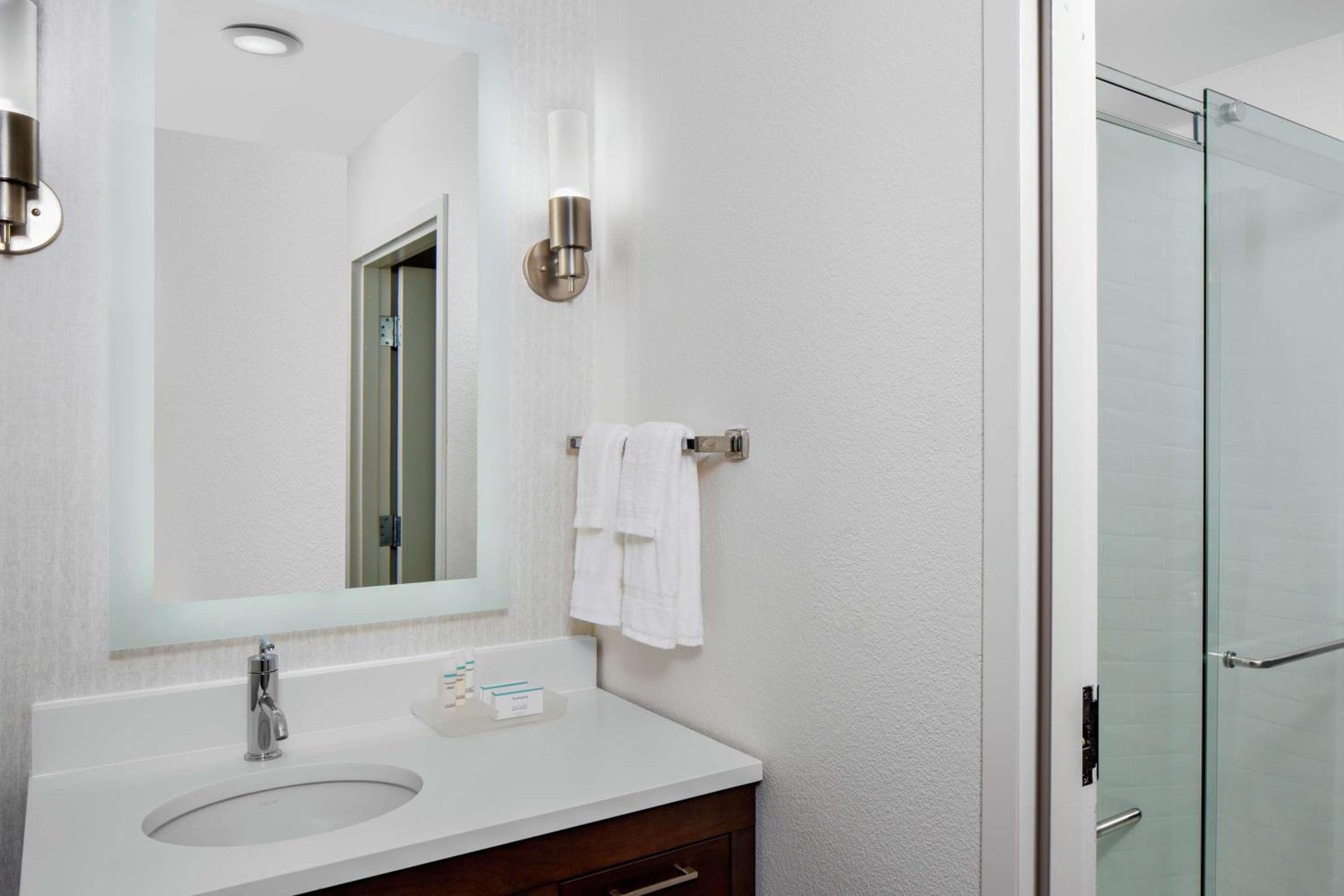 One-Bedroom King Suite - Non-Smoking - Photo 5
