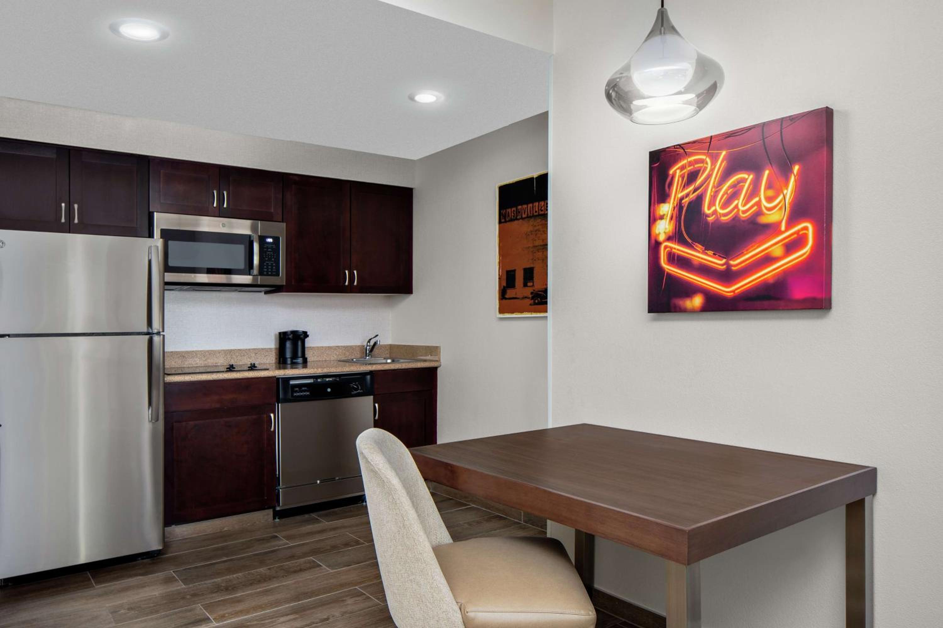 One-Bedroom King Suite - Non-Smoking - Photo 3