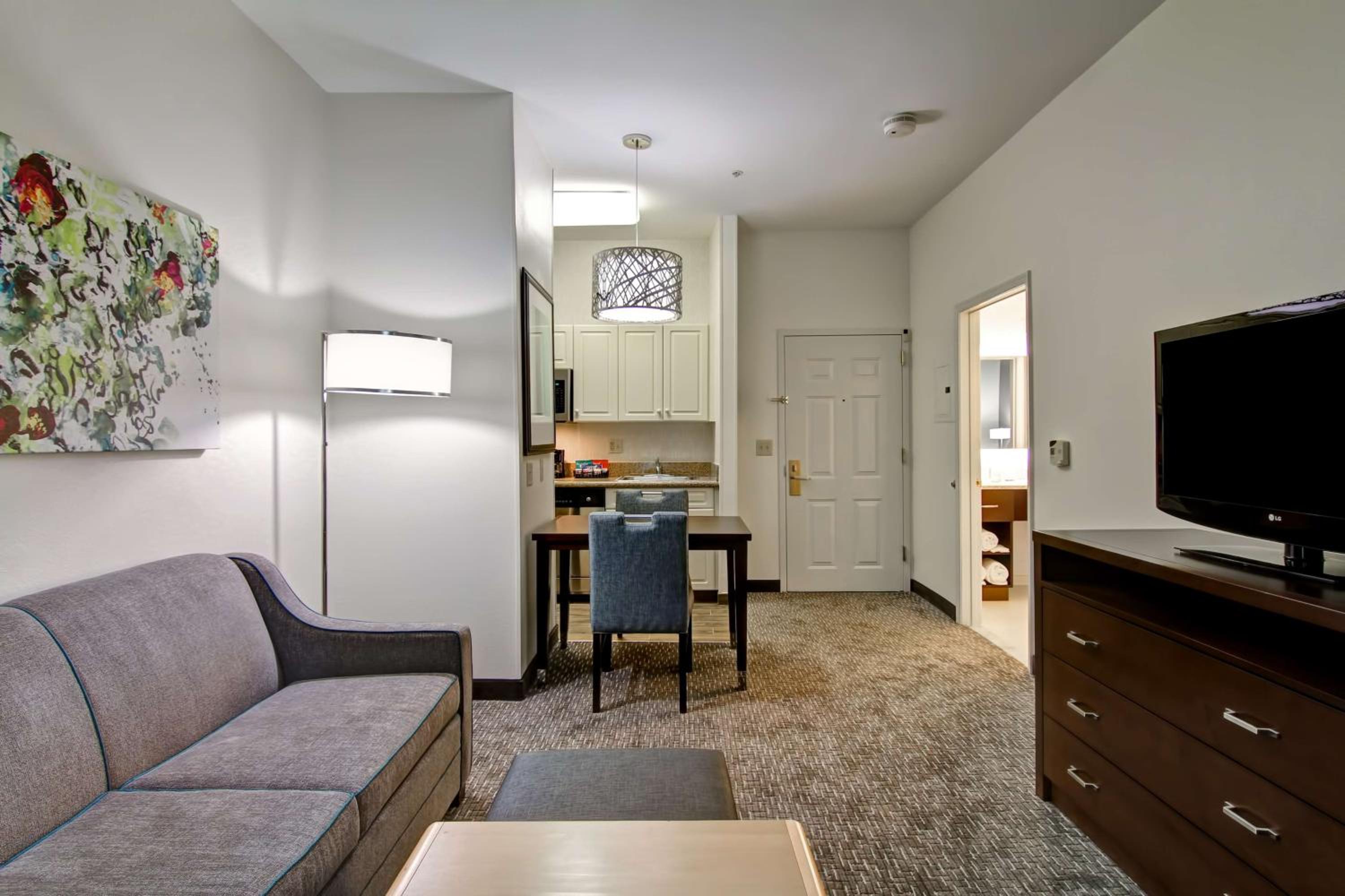 One-Bedroom King Suite - Non-Smoking - Photo 3