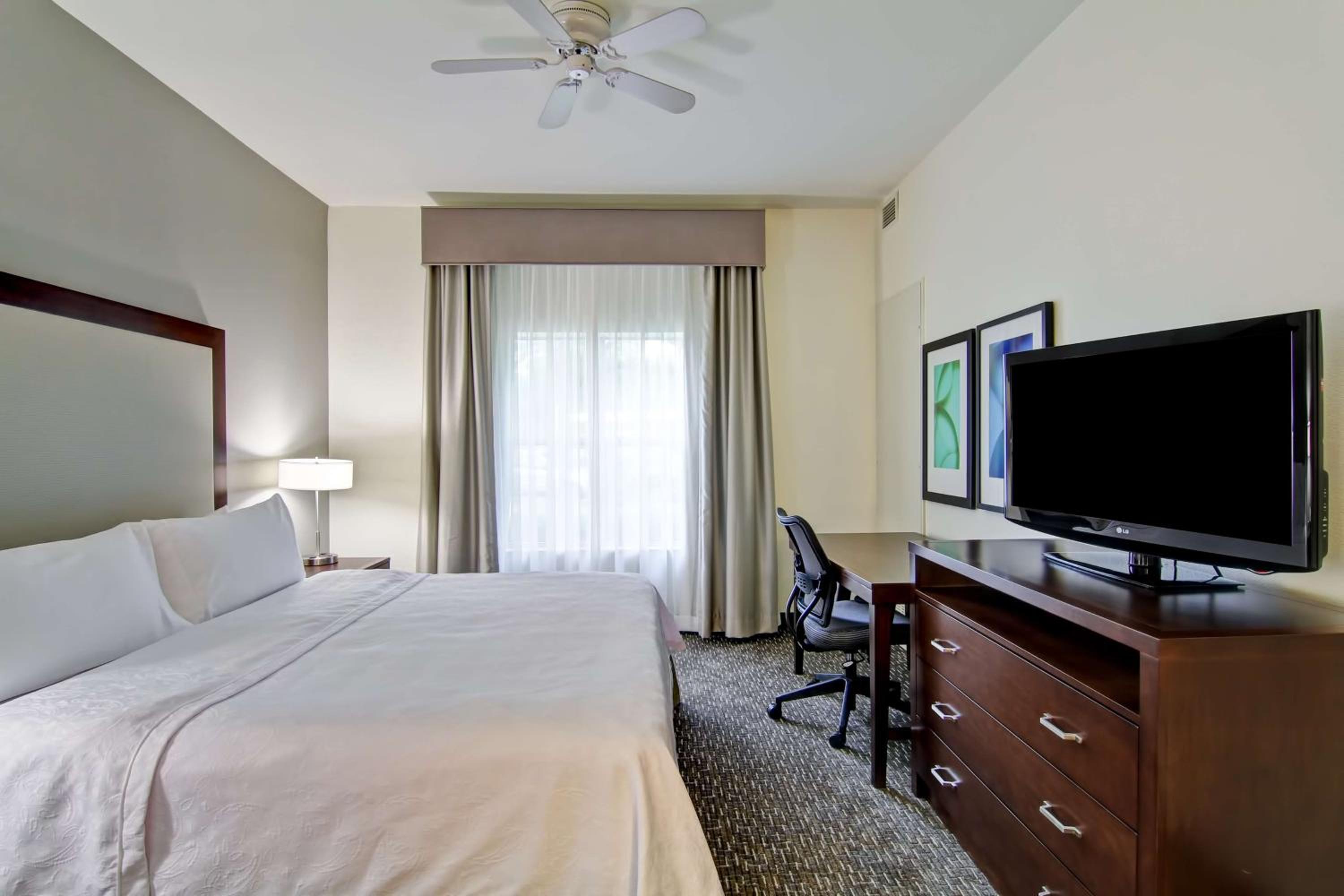 One-Bedroom King Suite - Non-Smoking - Photo 4