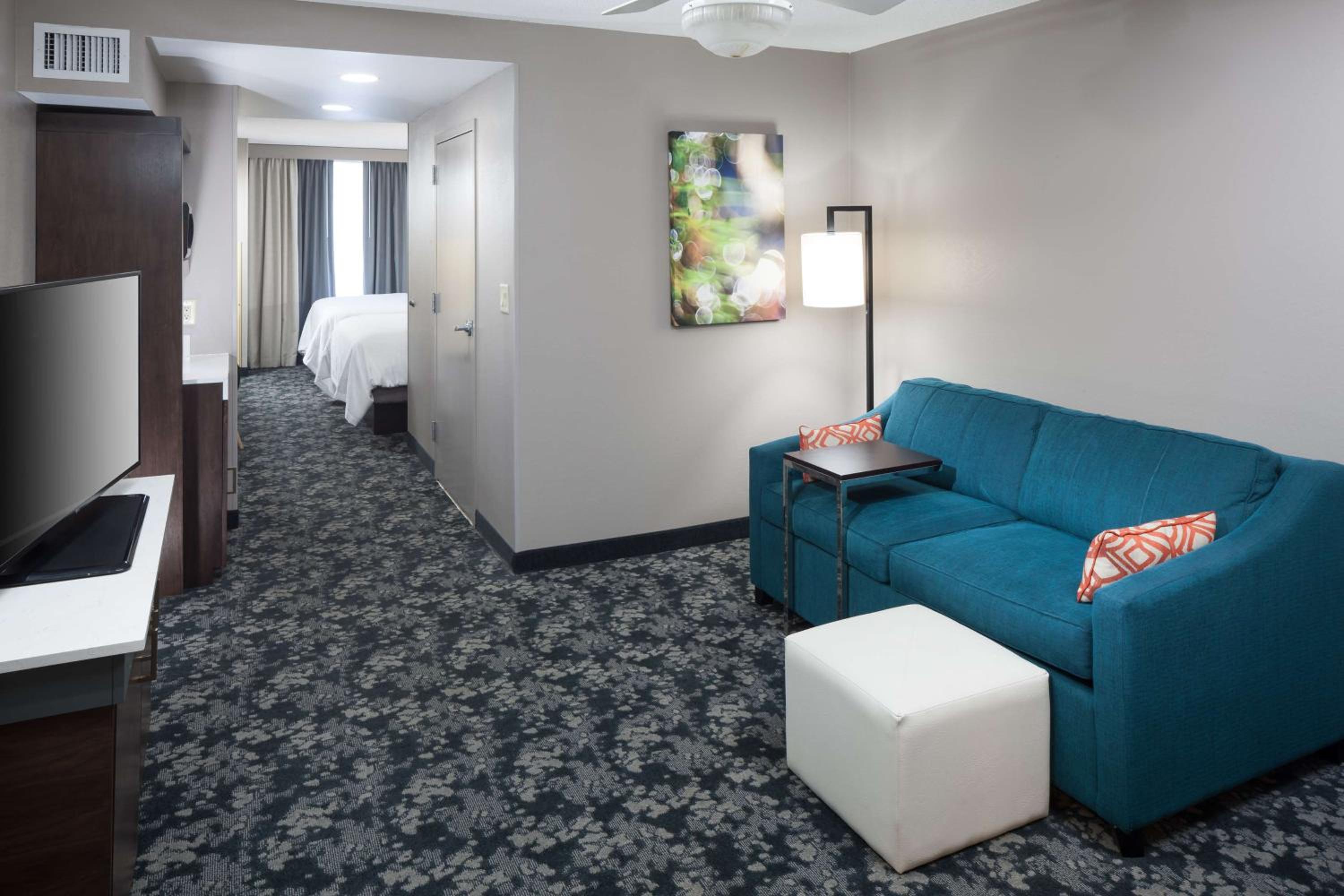 Junior King Suite - Non-Smoking - Photo 2