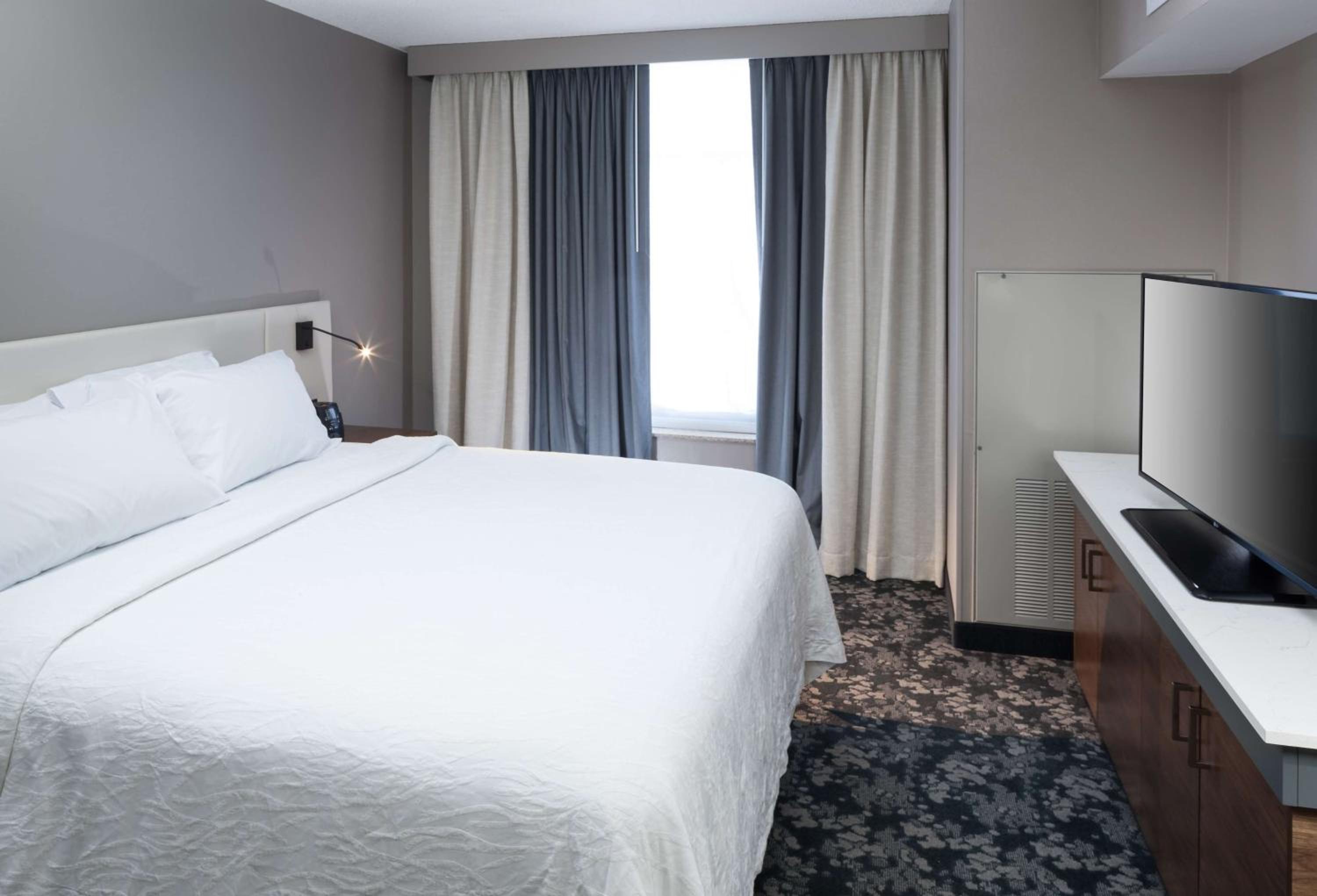 Junior King Suite - Non-Smoking - Photo 5