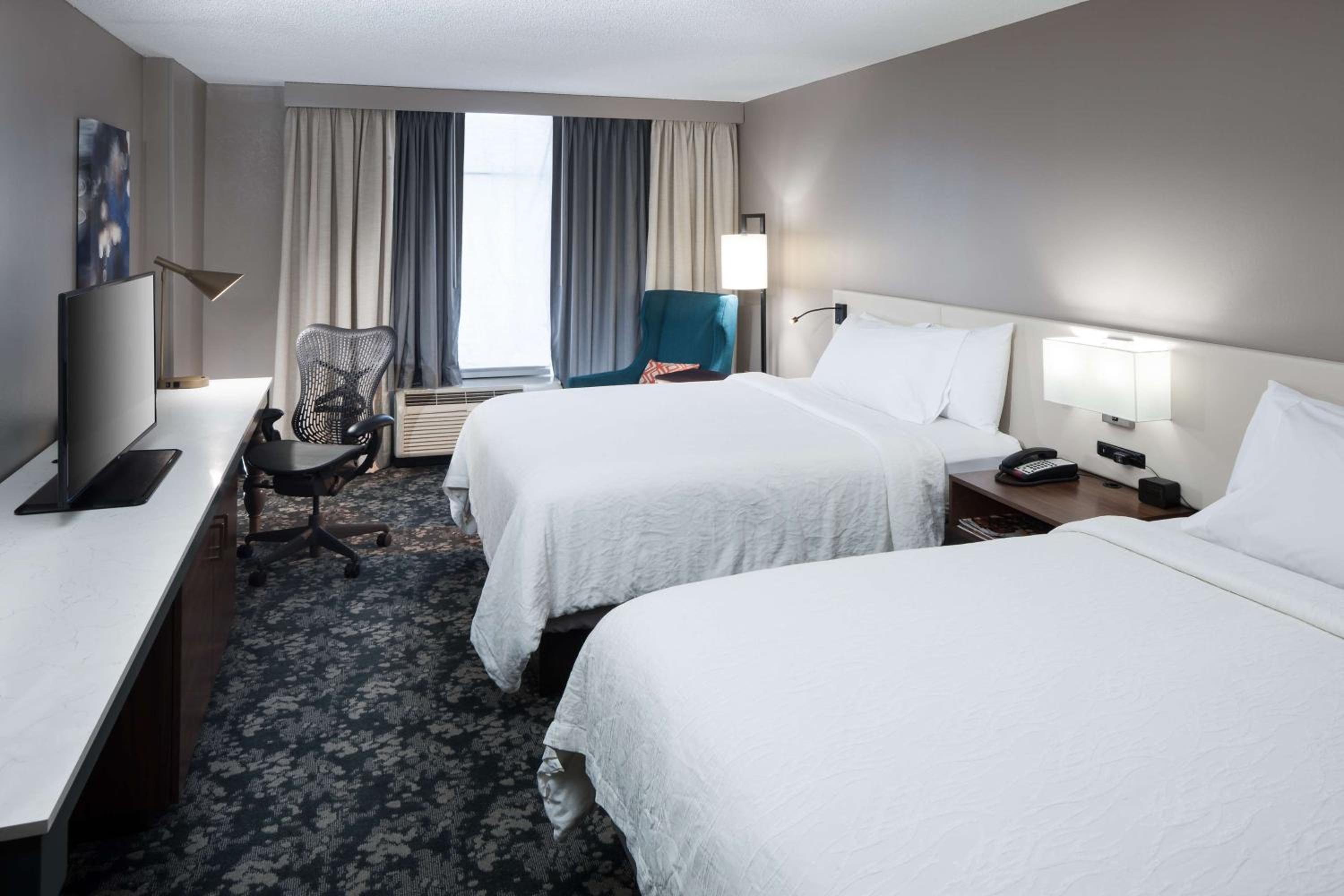 Queen Room with Two Queen Beds - Photo 3
