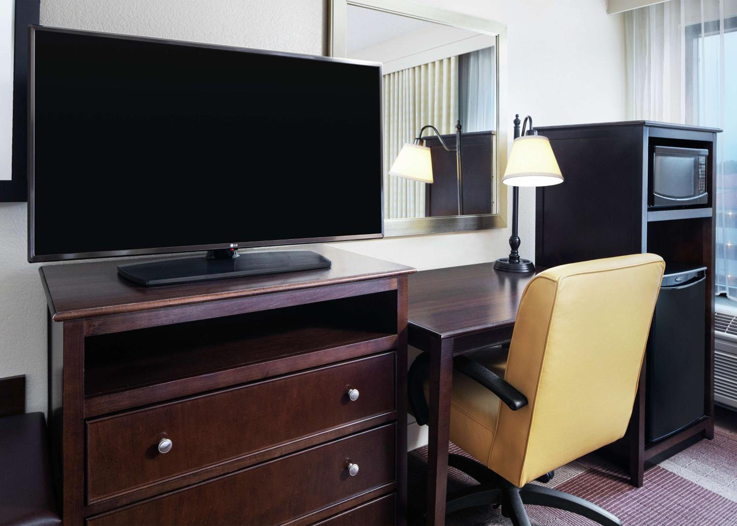 King Room with King Bed - Non-Smoking - Photo 4