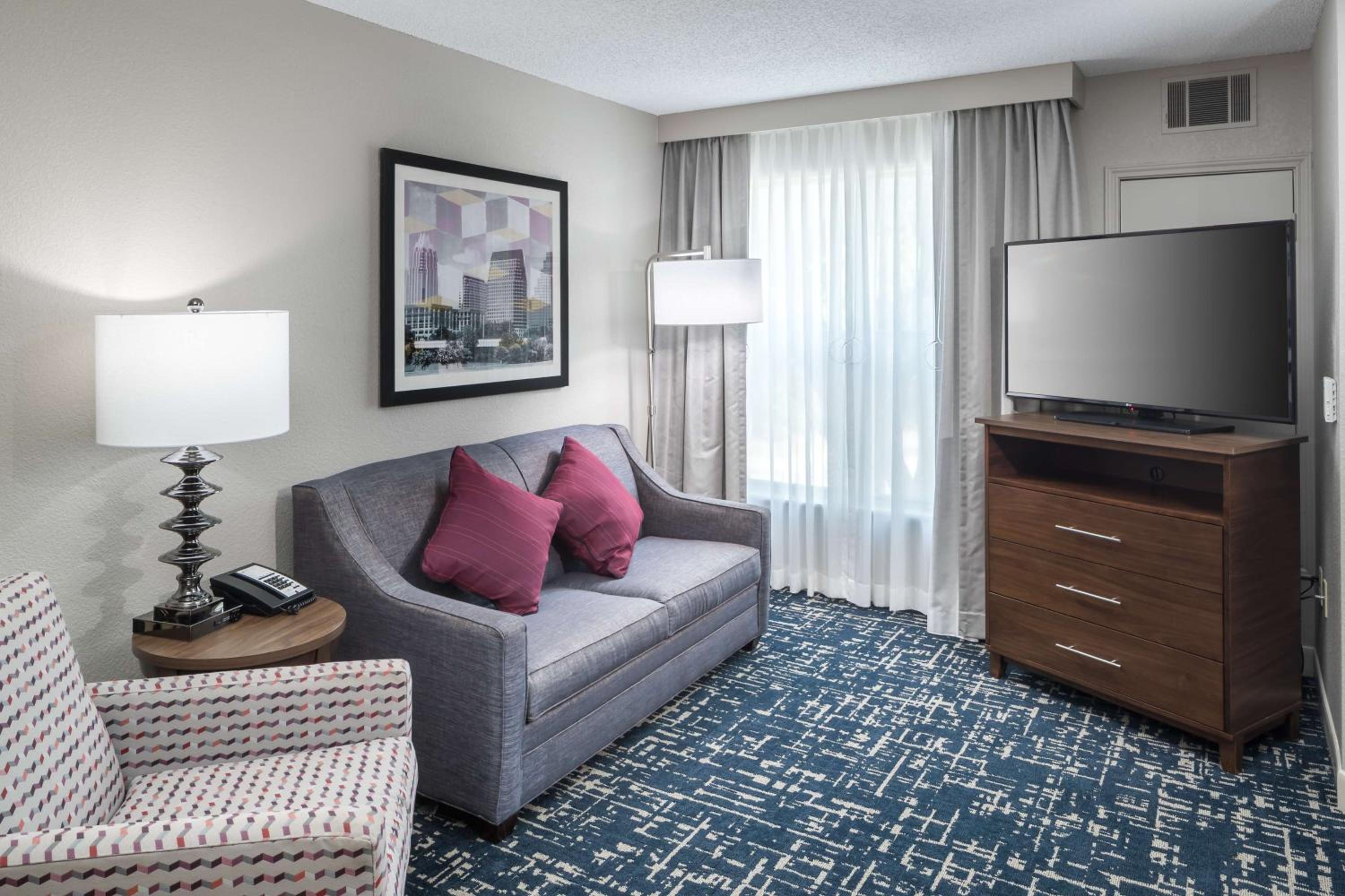 King Suite with Accessible Tub - Mobility and Hearing Access/Non-Smoking - Photo 5