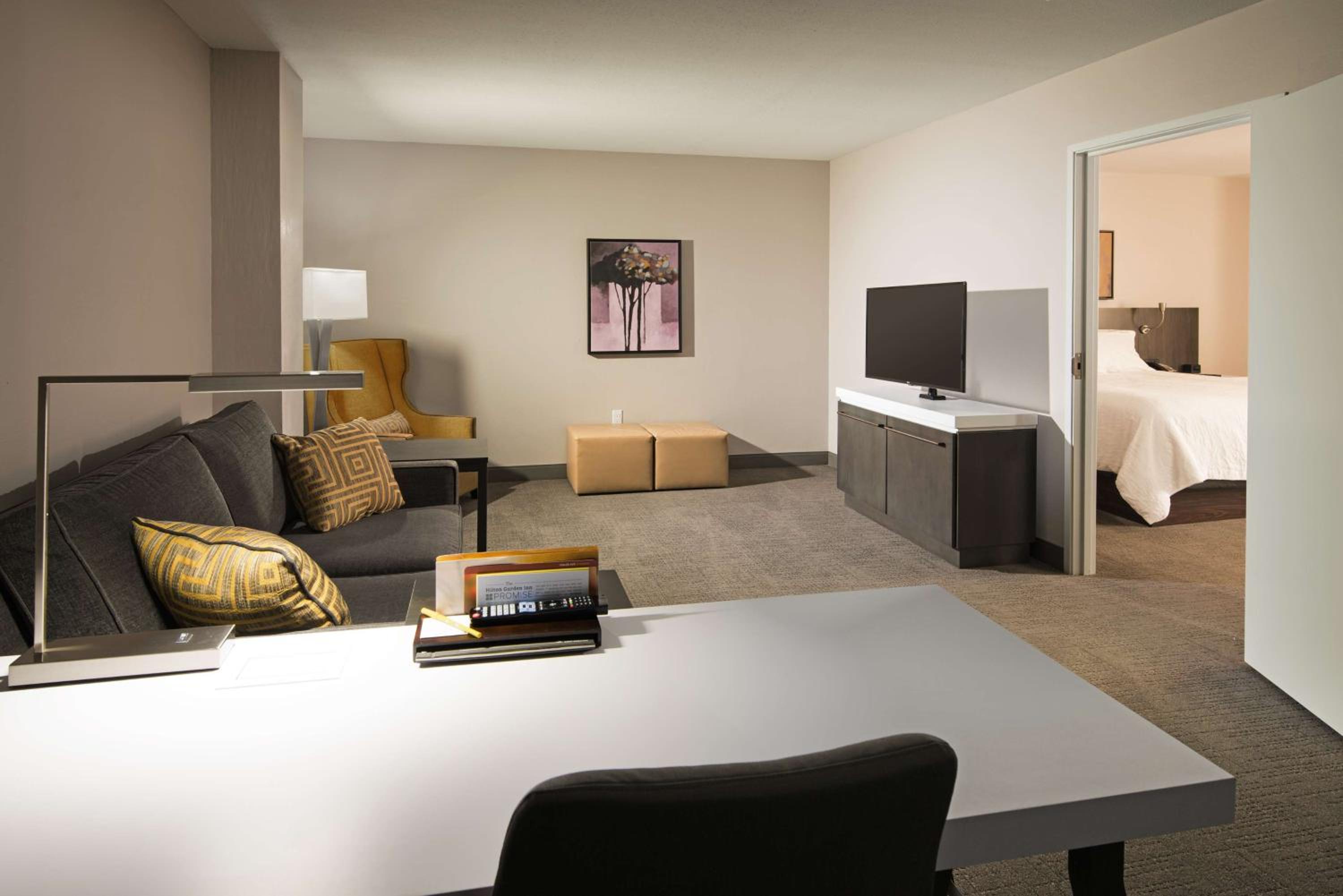 One-Bedroom Queen Suite with Two Queen Beds - Photo 5