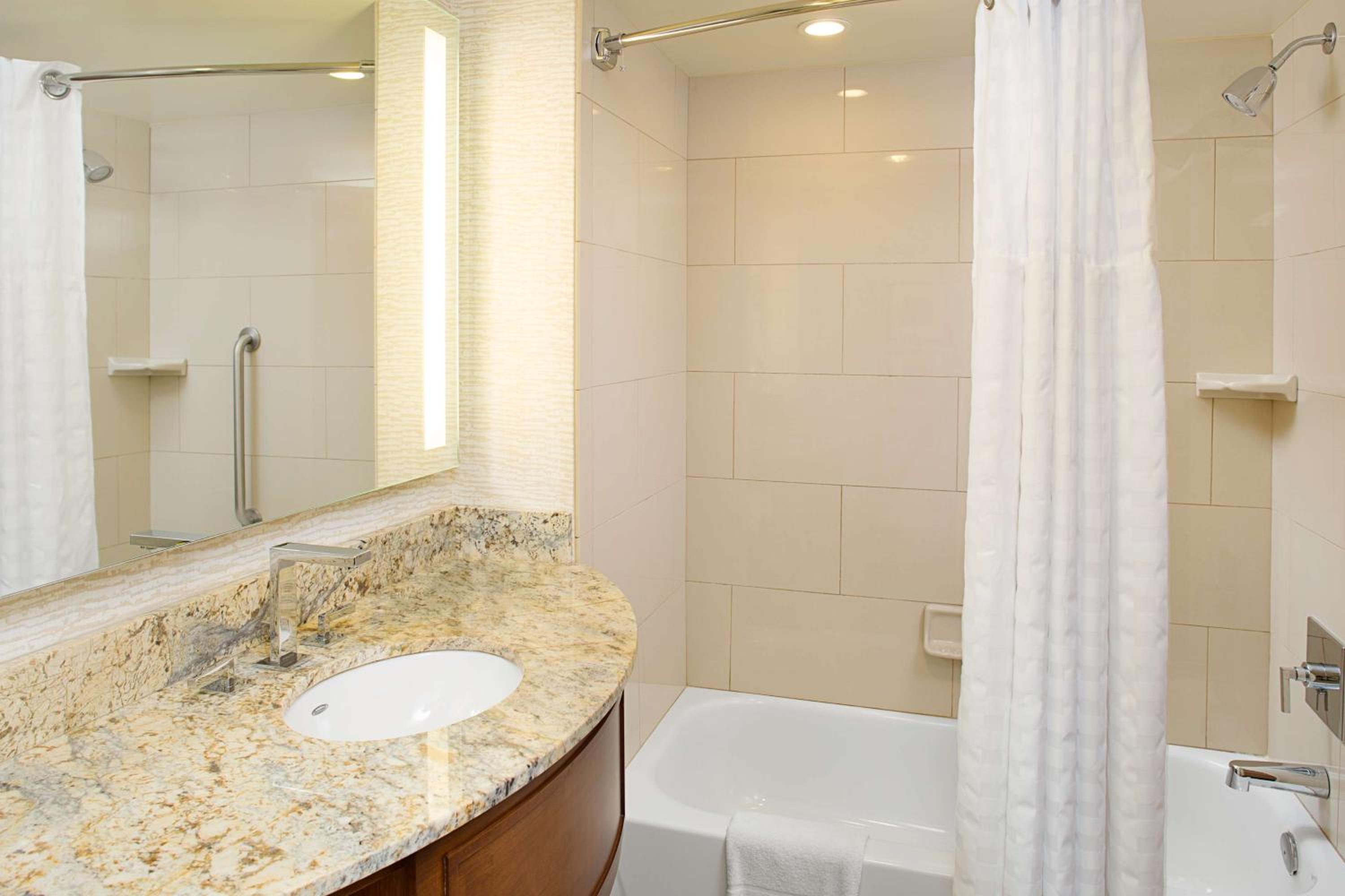 Suite with Two Queen Beds - Non-Smoking - Photo 3