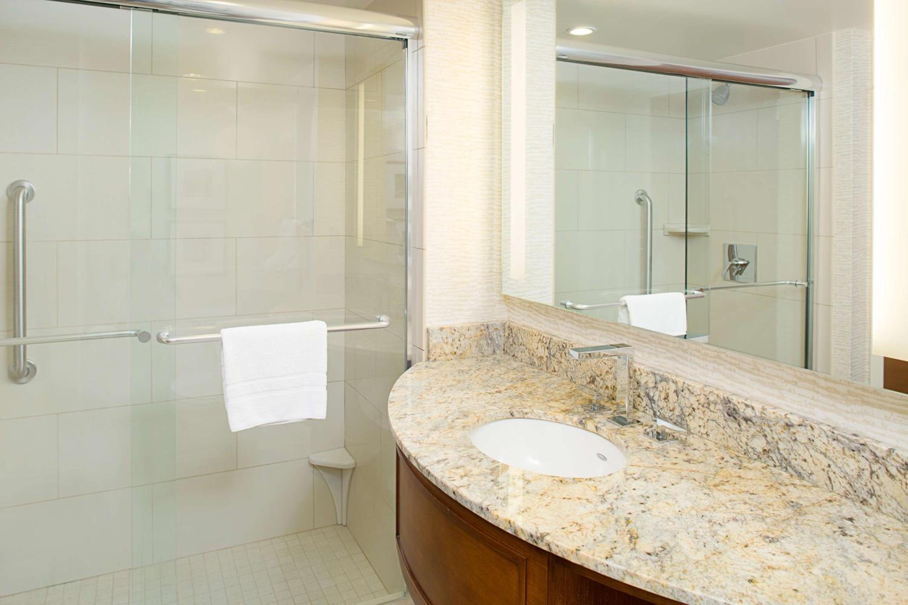 Deluxe King Suite with Water View - Photo 2