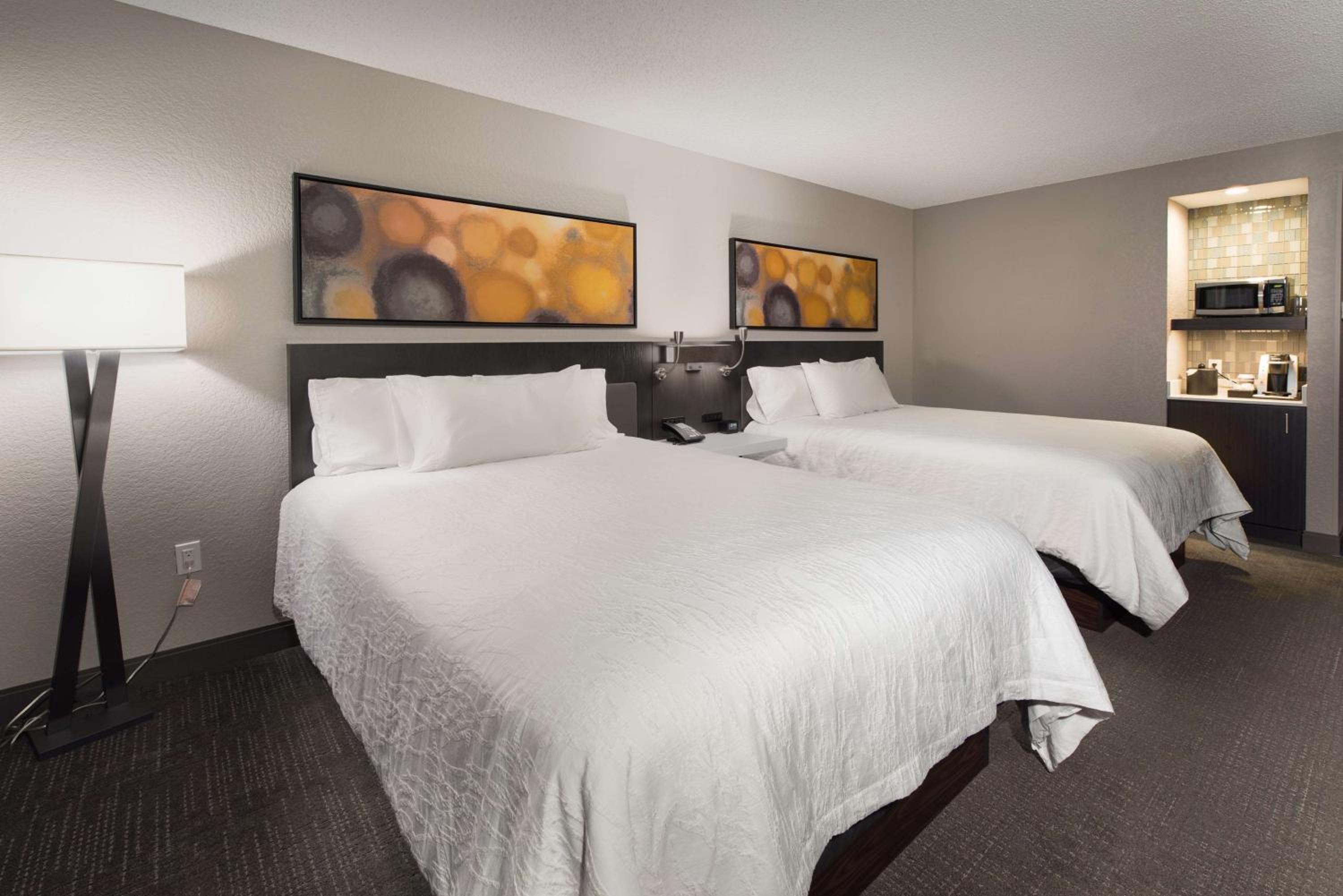 One-Bedroom Queen Suite with Two Queen Beds - Photo 3