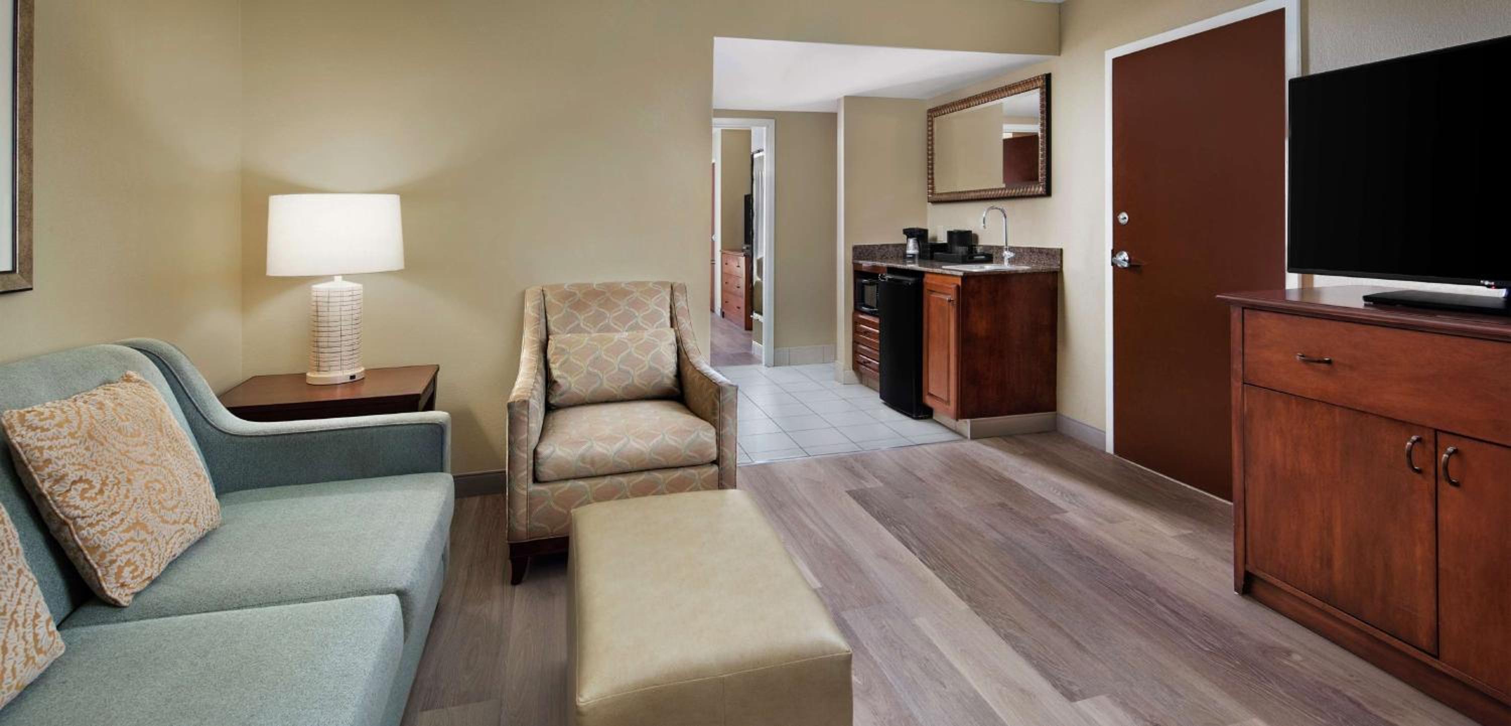 Suite with Two Queen Beds - Non-Smoking - Photo 2
