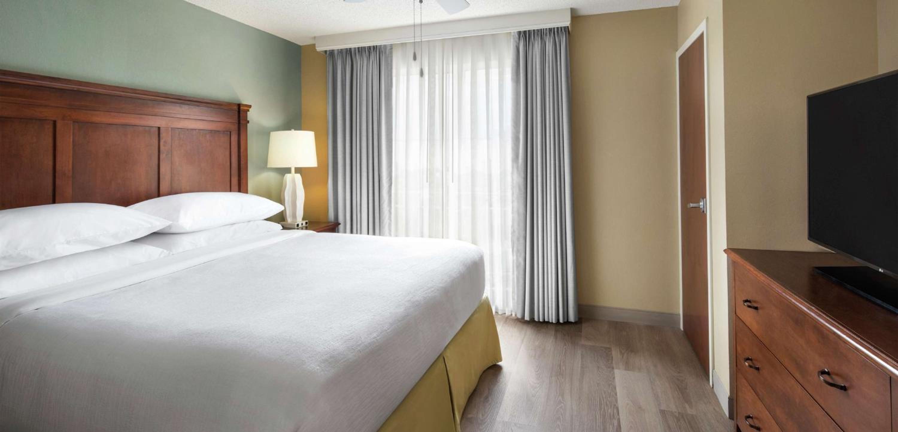 Two-Room King Suite - Non-Smoking - Photo 4