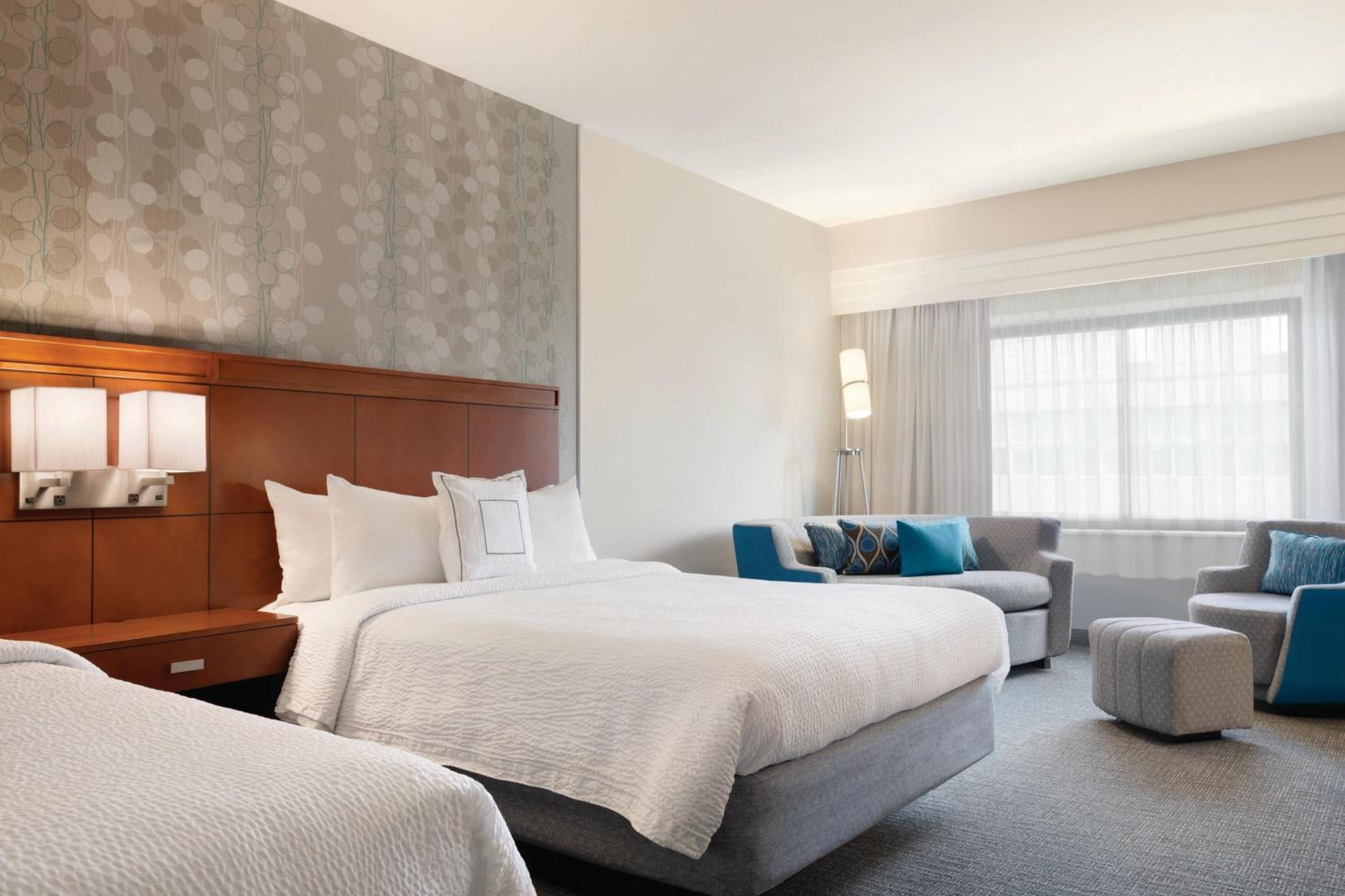 Large Queen Room with Two Queen Beds and Sofa Bed - Photo 2