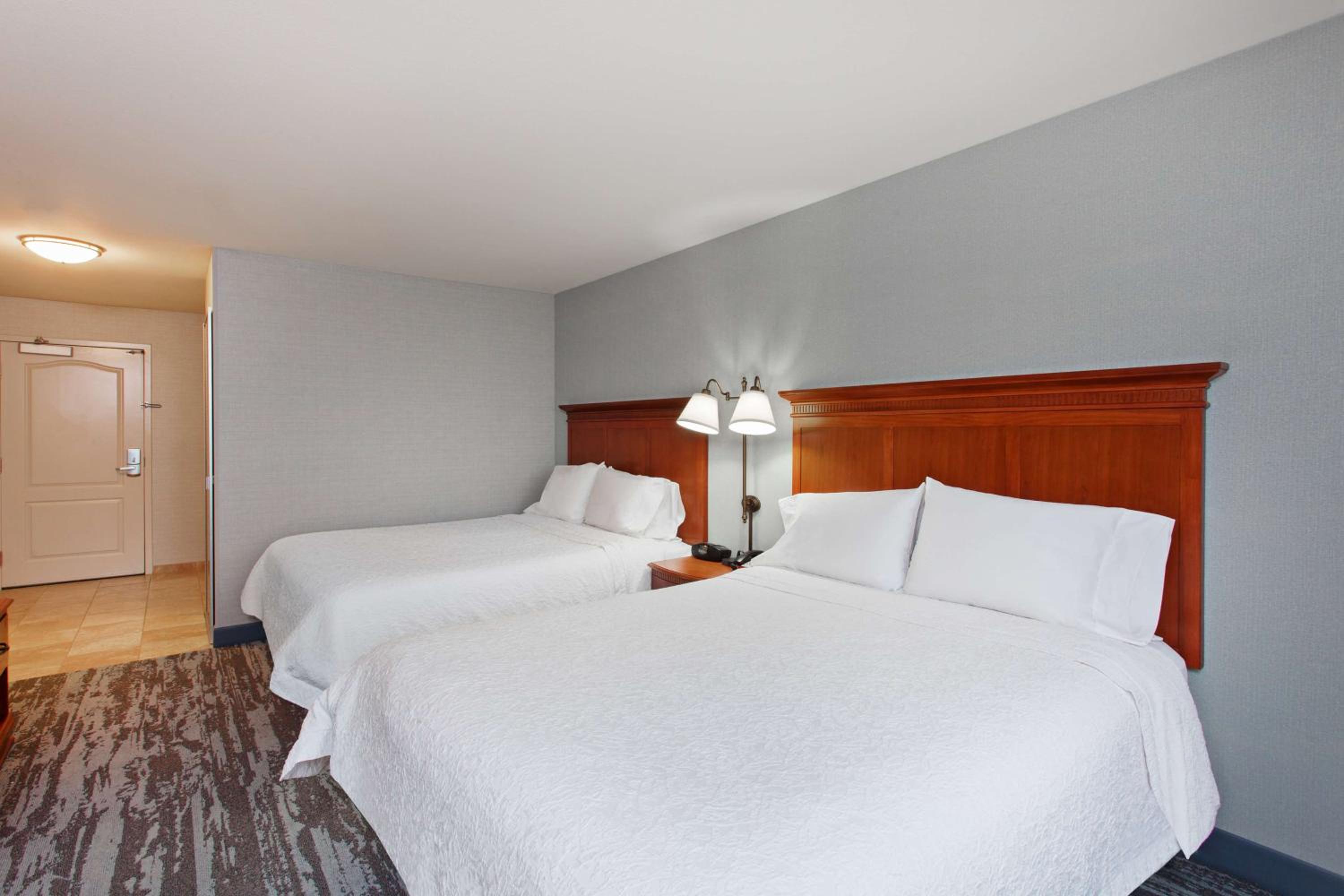 Room with Two Queen Beds - Non-Smoking - Photo 1