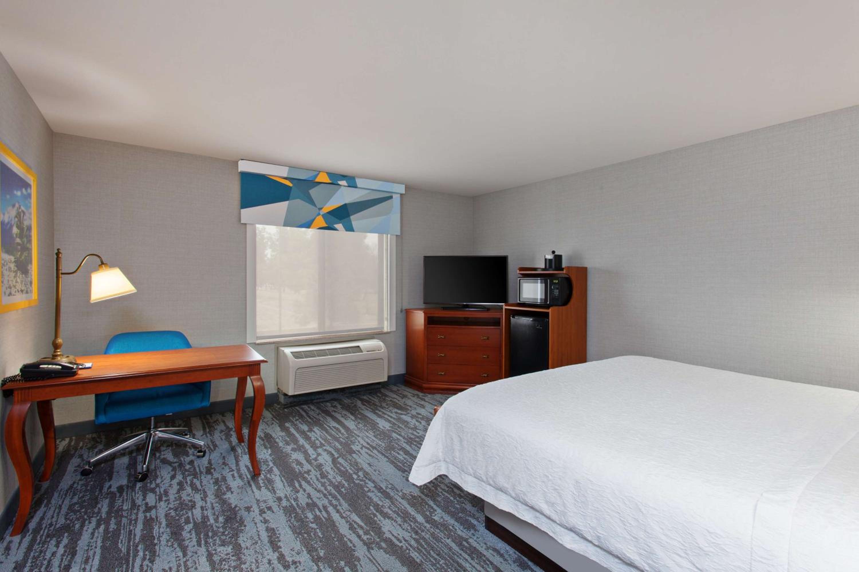King Room with King Bed - Non-Smoking - Photo 1