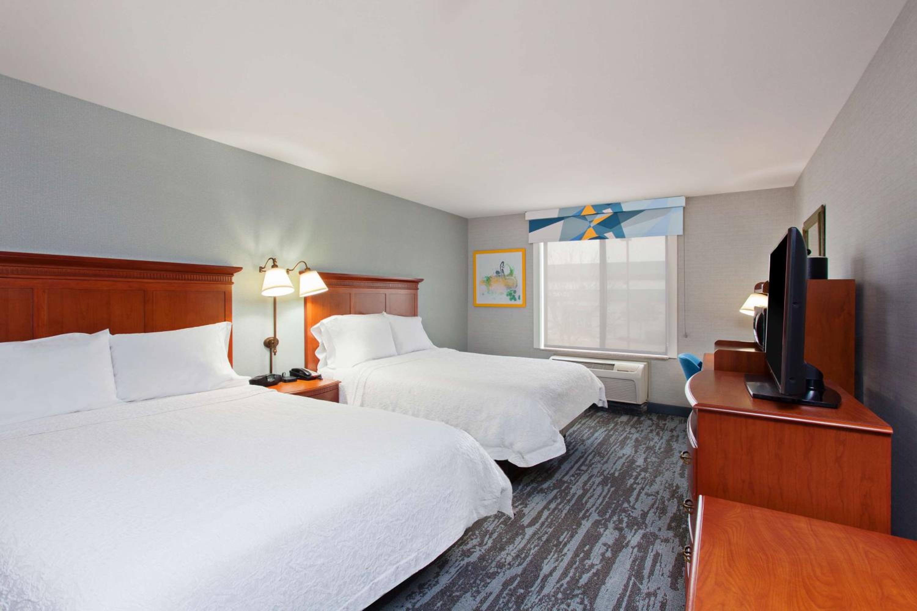 Room with Two Queen Beds - Non-Smoking - Photo 2