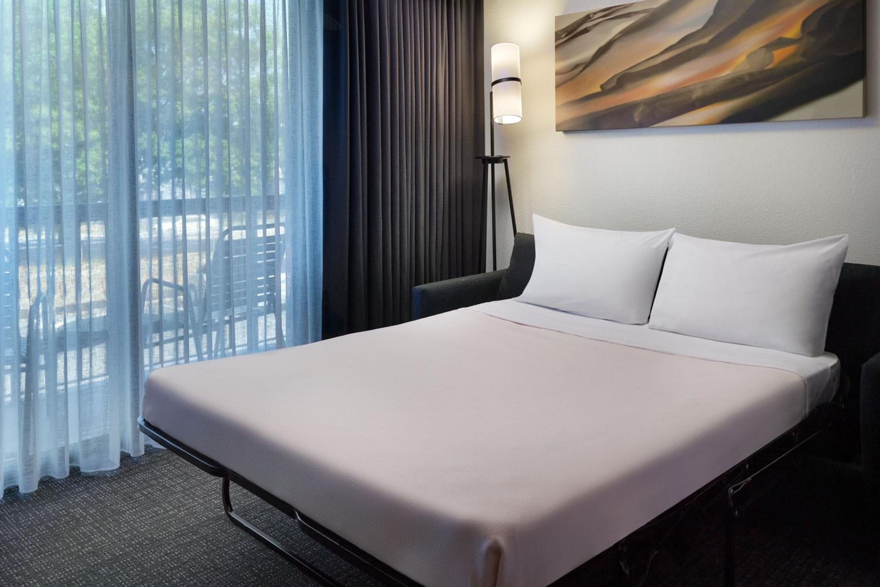 King Room with Sofa Bed - Photo 7