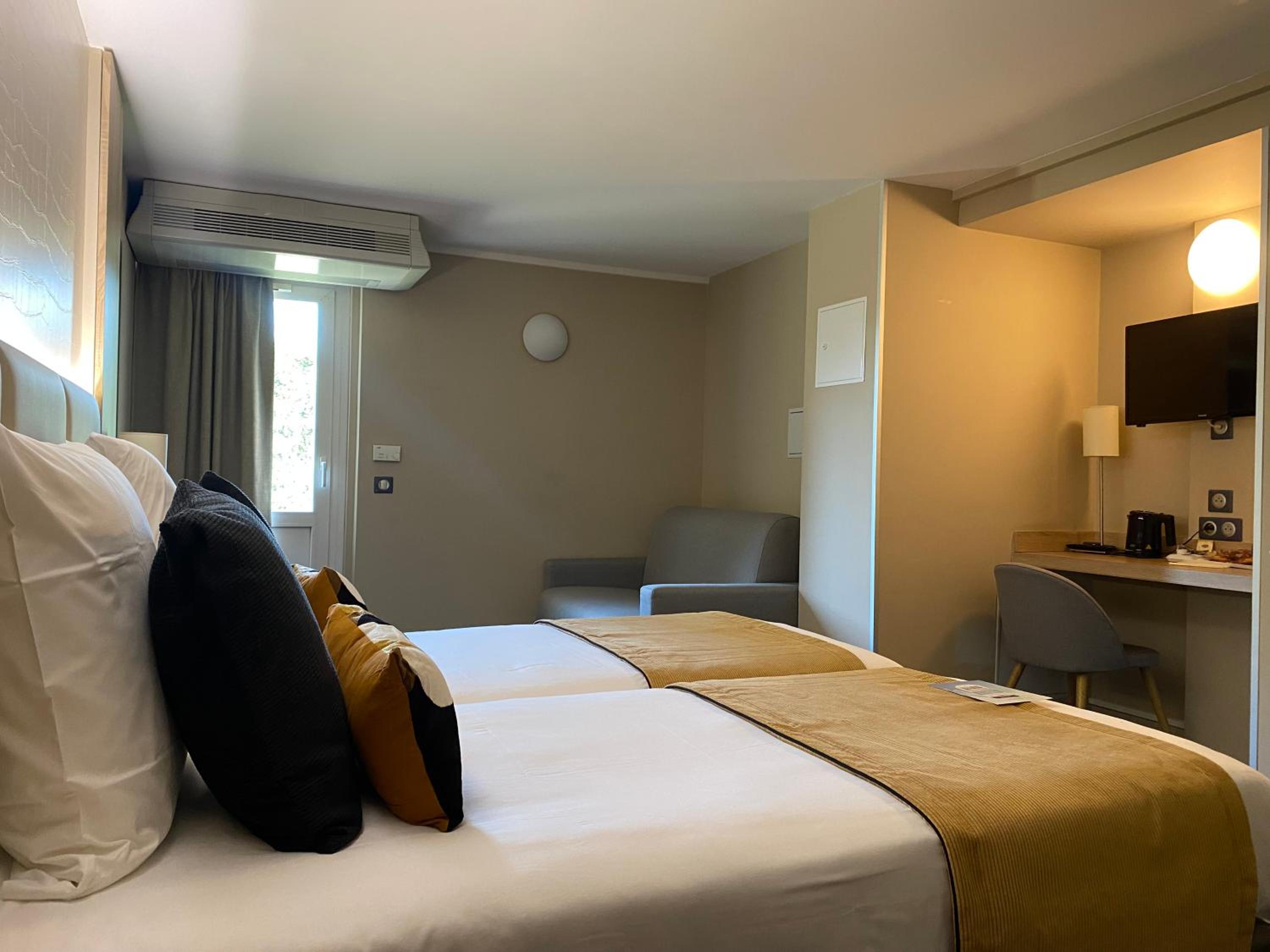 Twin Room - Photo 7