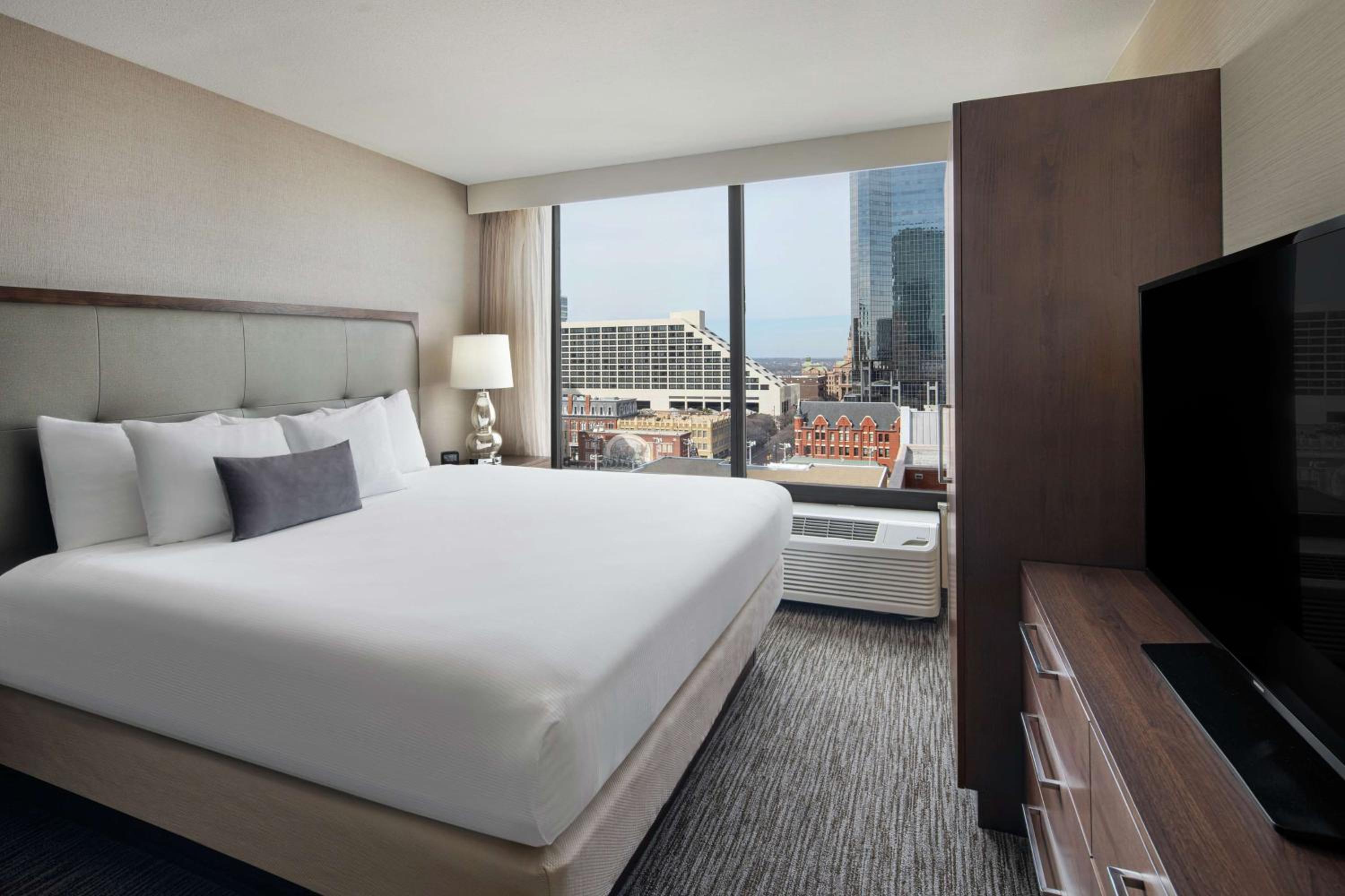 Executive King Suite - Non-Smoking - Photo 1