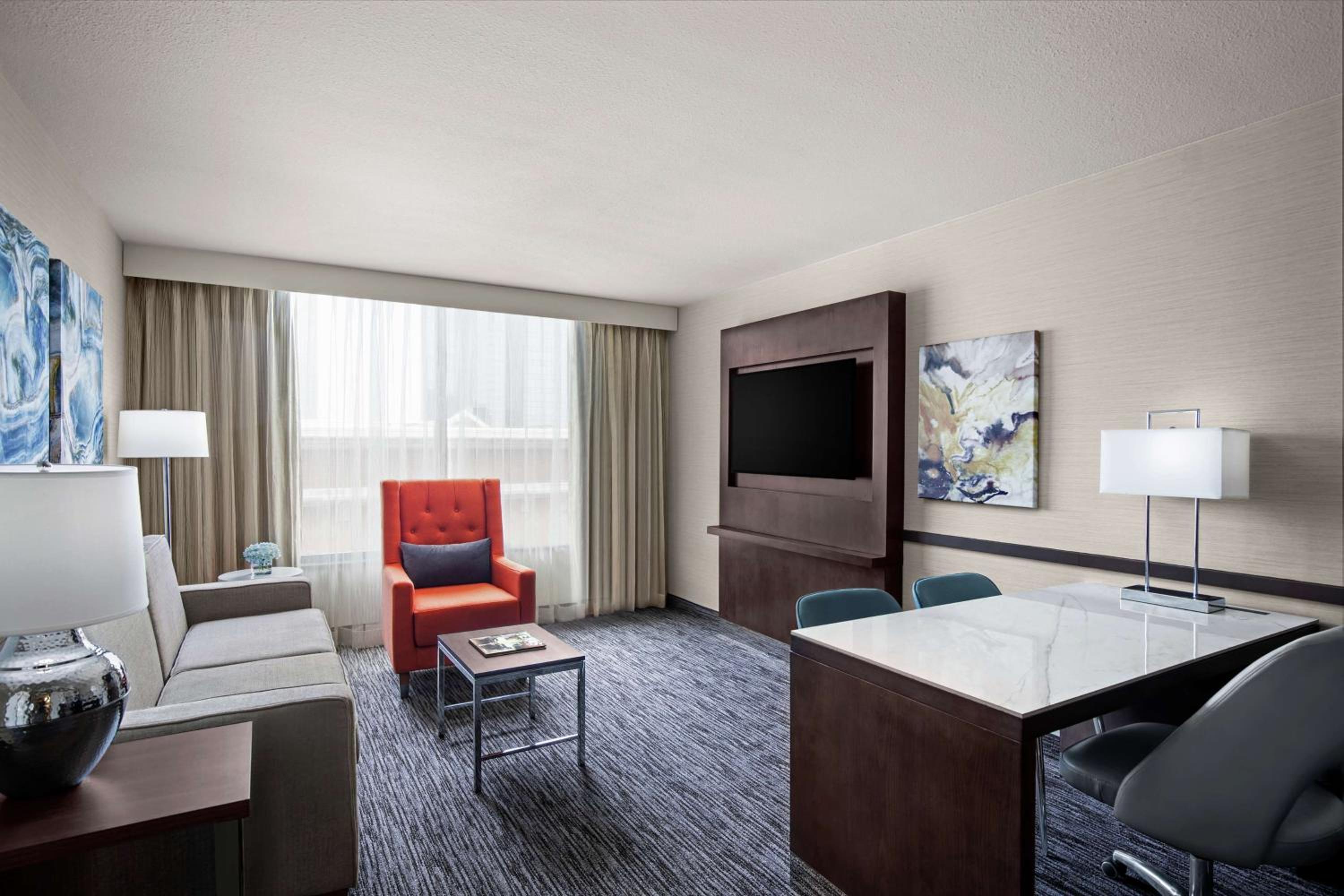Executive King Suite - Non-Smoking - Photo 5