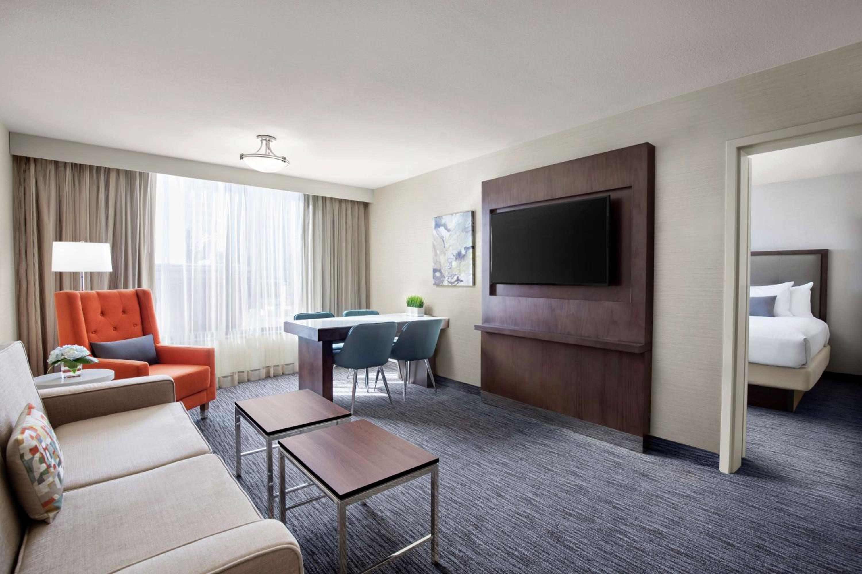 Executive Queen Suite - Non-Smoking - Photo 2