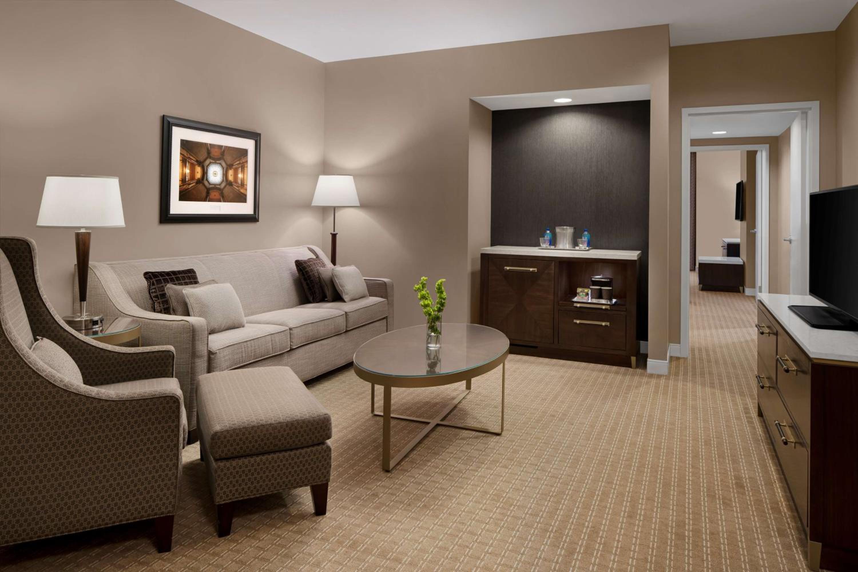 King Room with Roll-In Shower - Mobility/Hearing Accessible - Photo 7